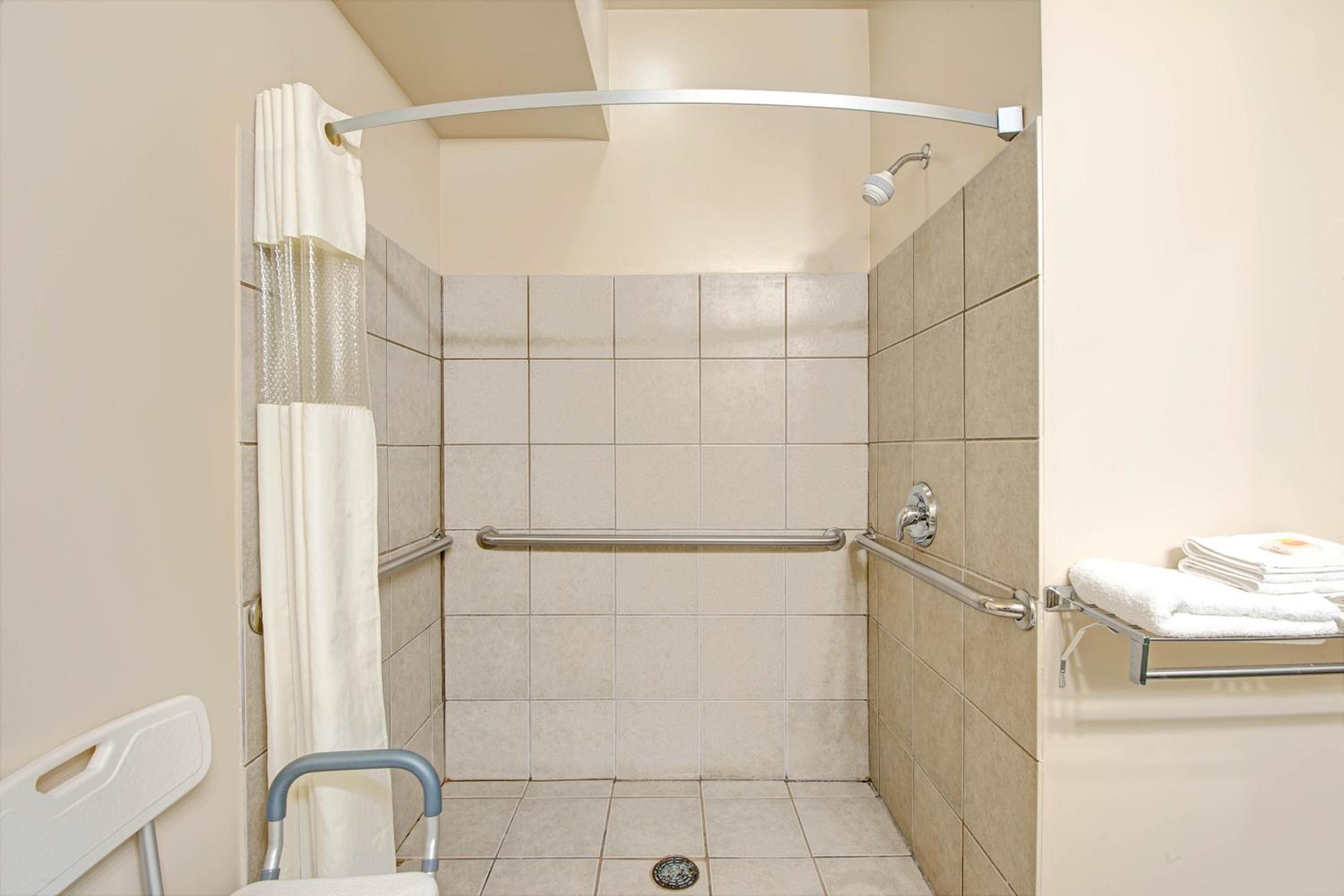 King Room - Mobility Access/Non-Smoking - Photo 4