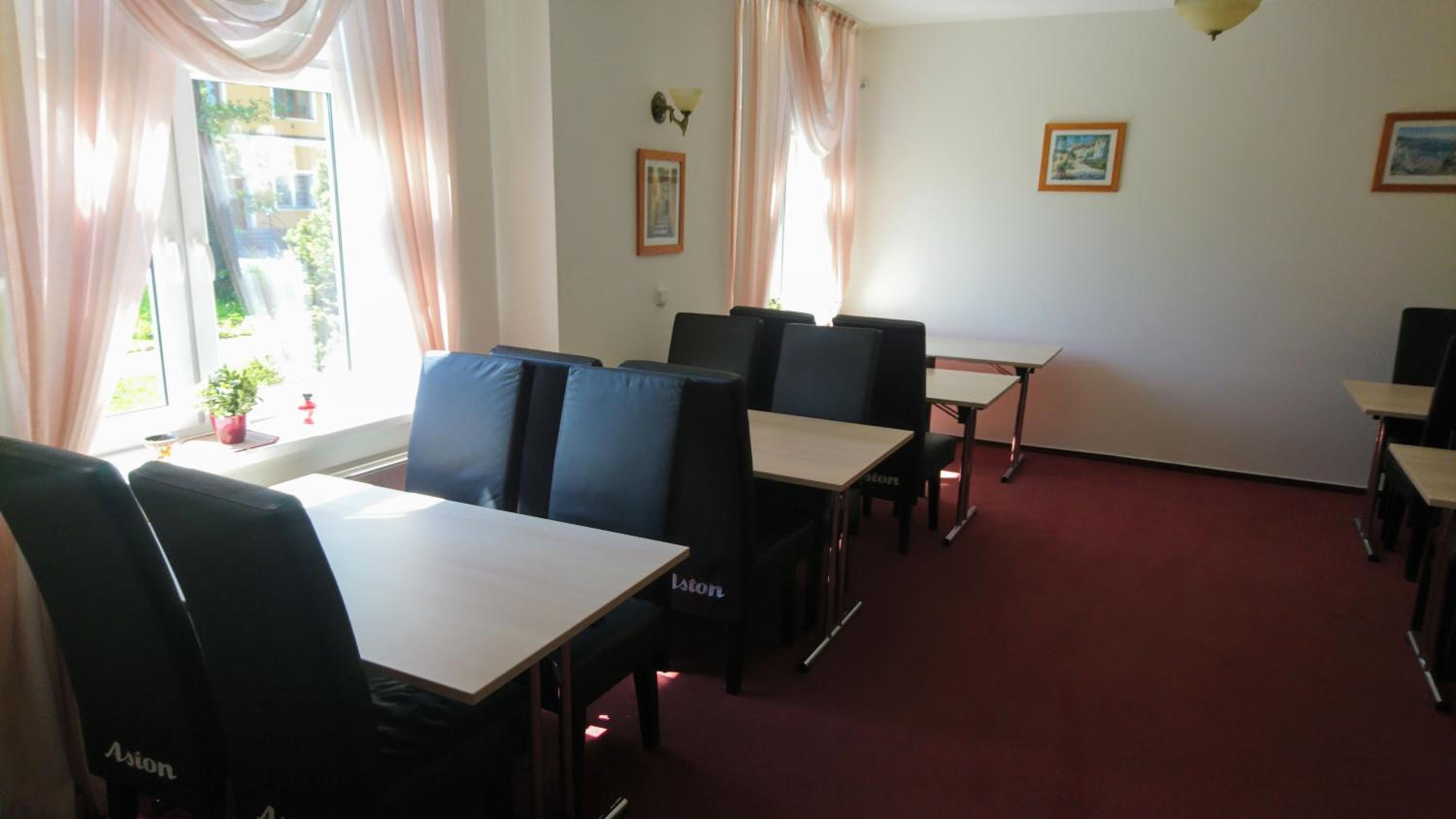 Twin Room - Photo 11