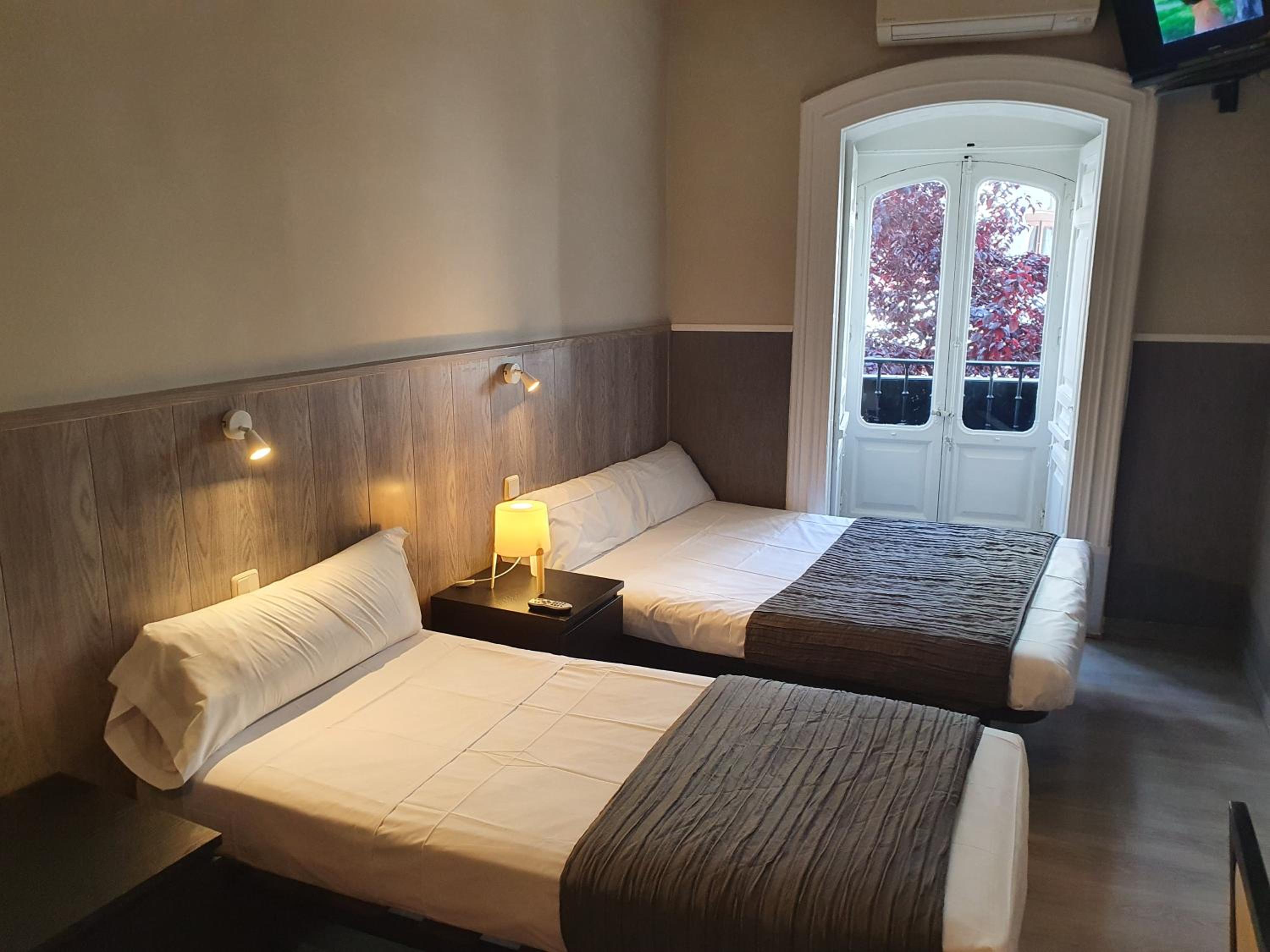 Double Room with Extra Bed photo 2