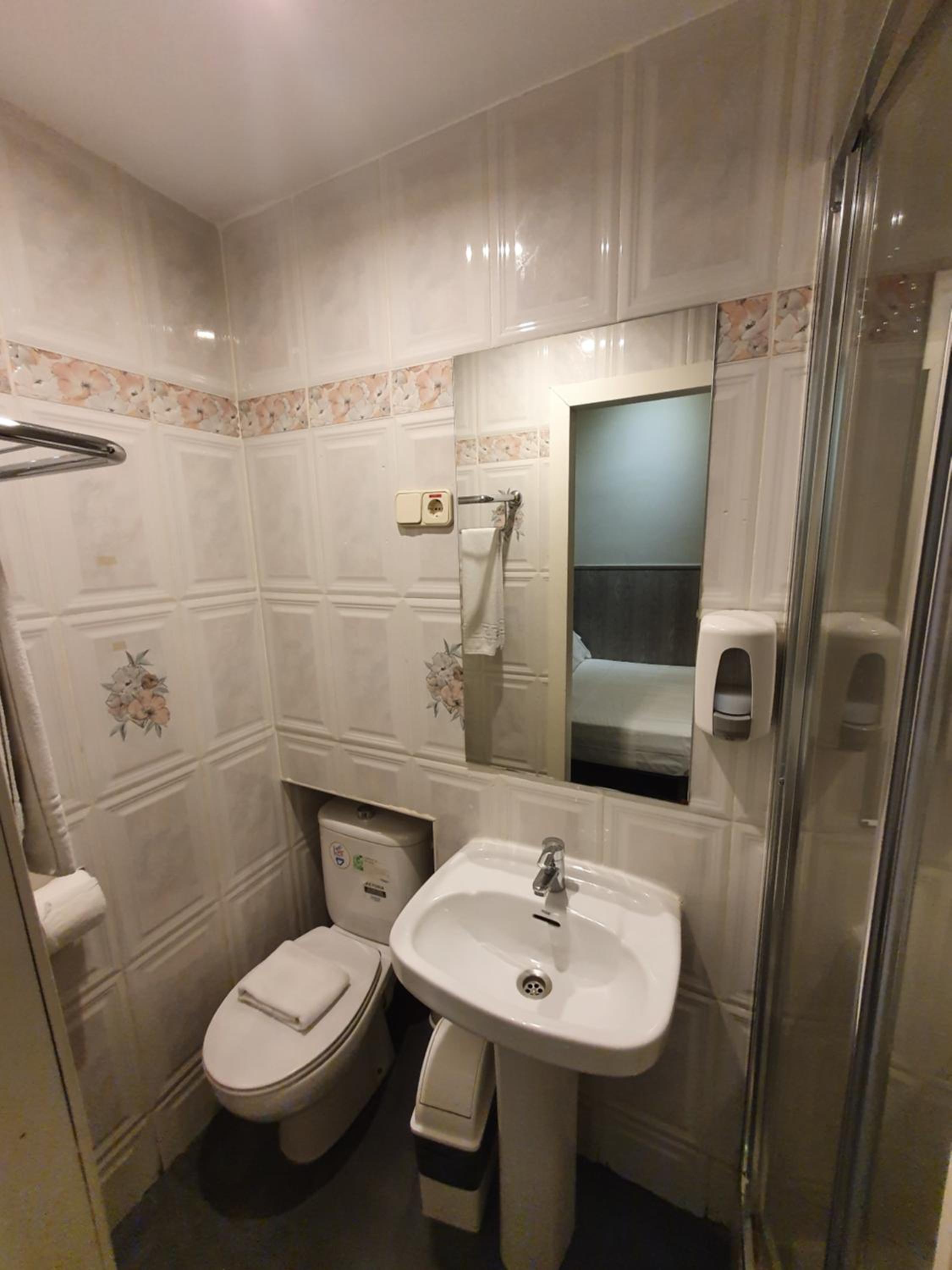 Double Room with Extra Bed photo 3