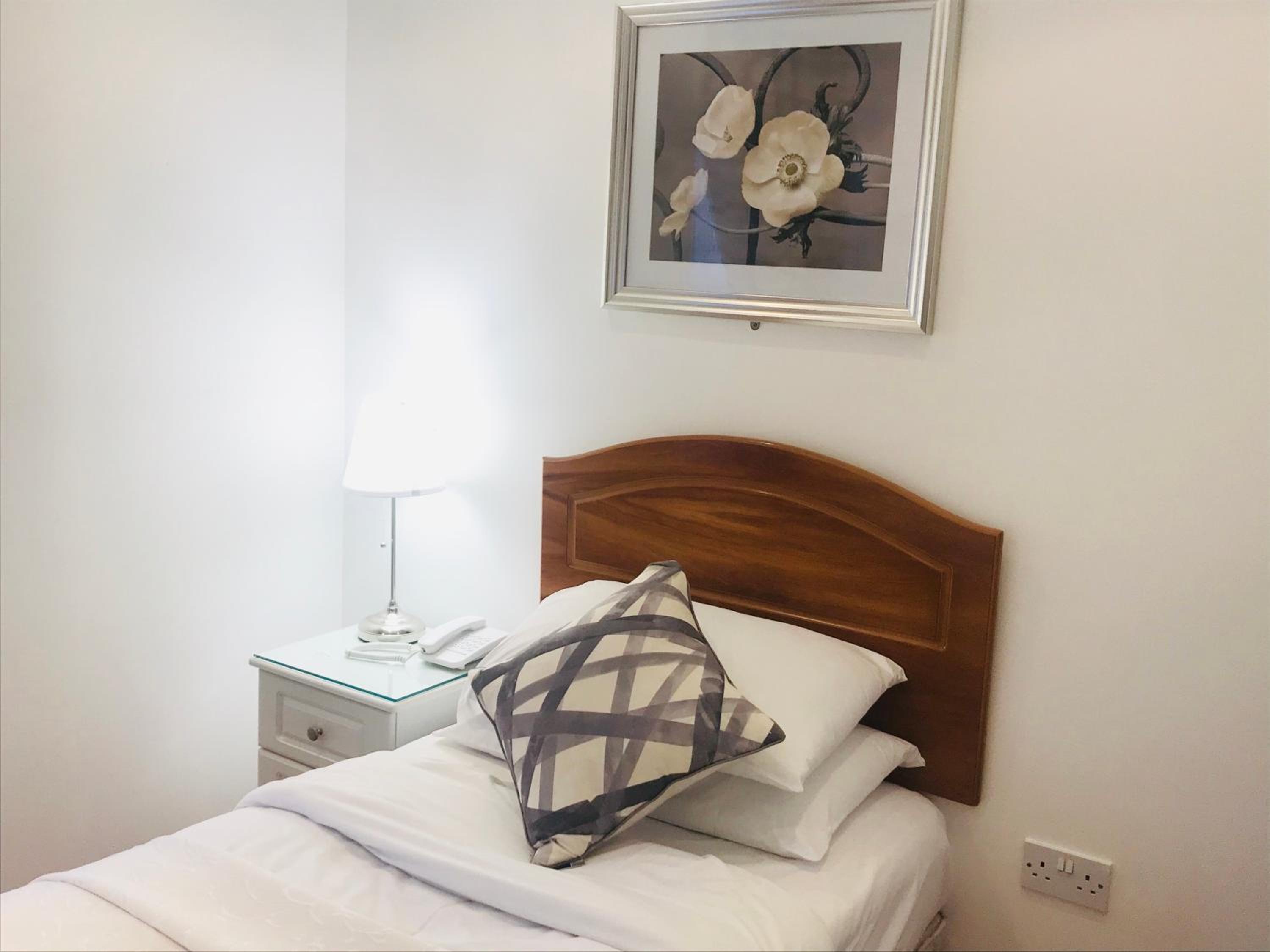 Small Single Room photo 3