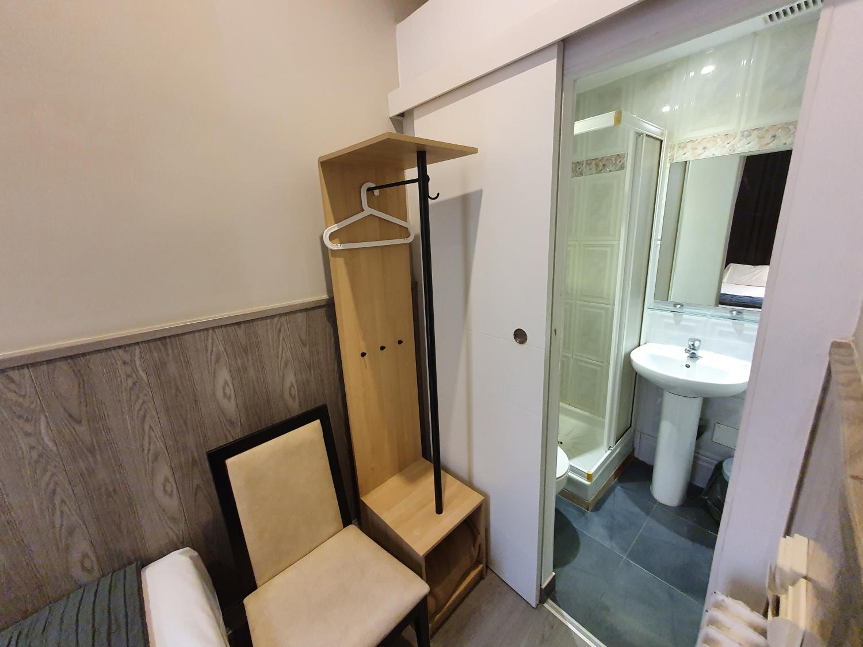 Small Single Room photo 2