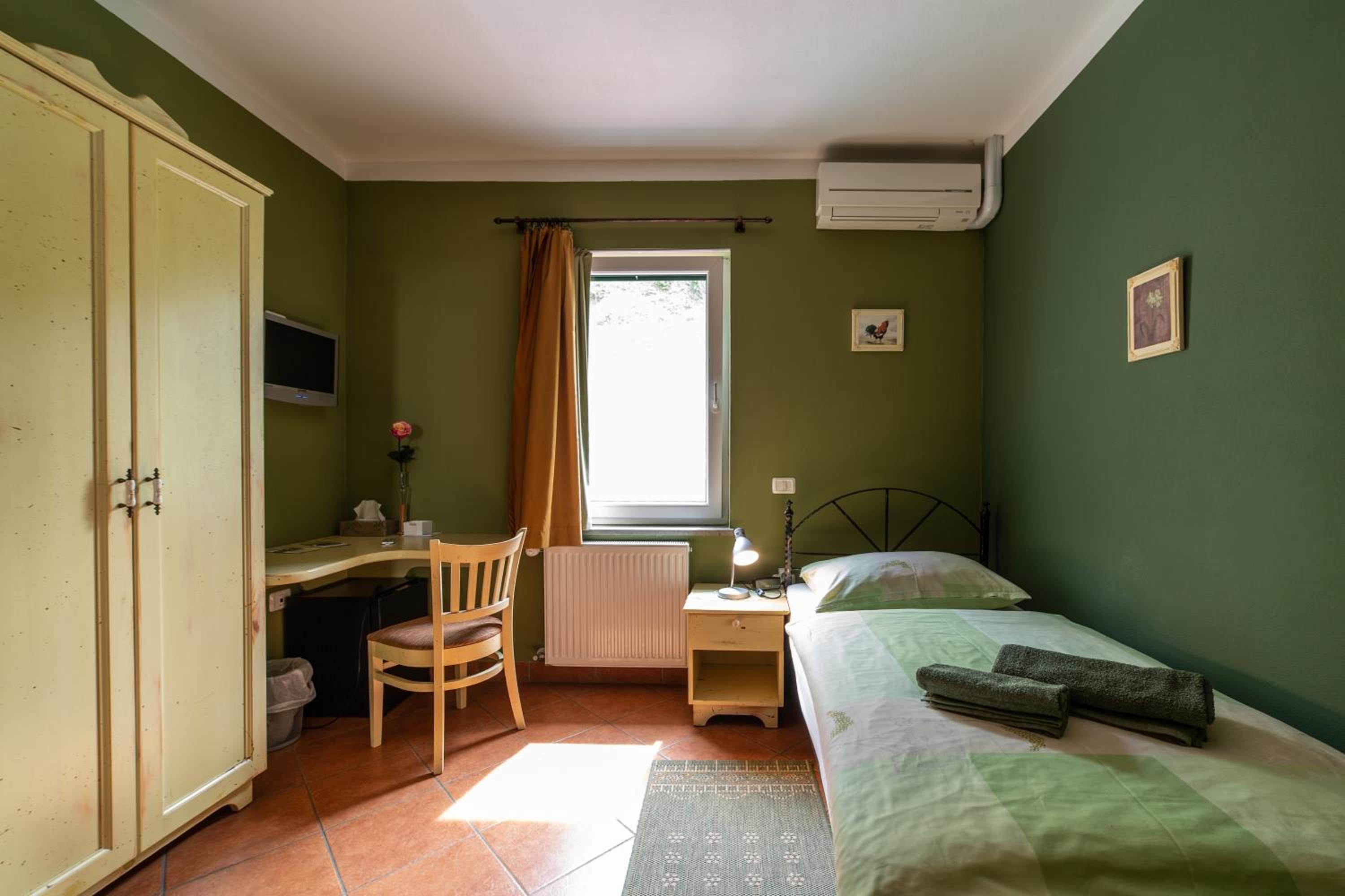 Single Room photo 1