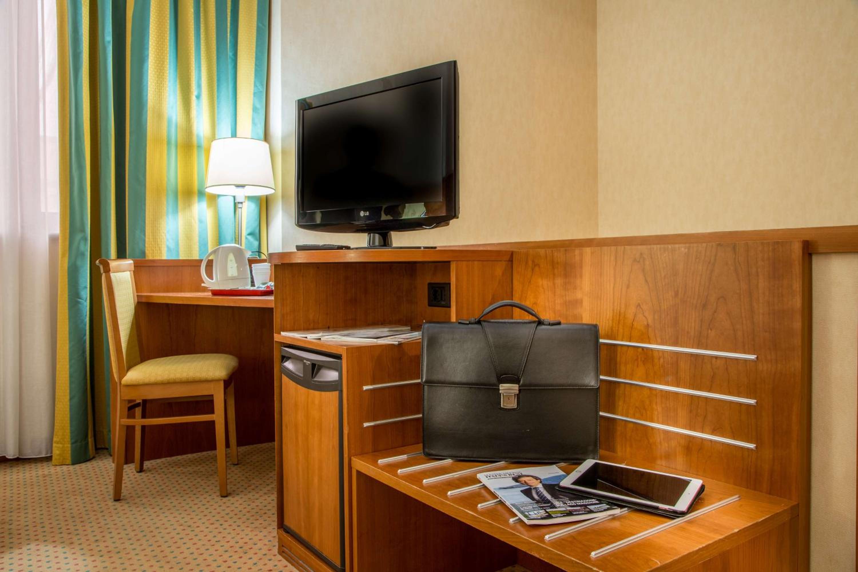 Standard Twin Room - Non-Smoking - Photo 10