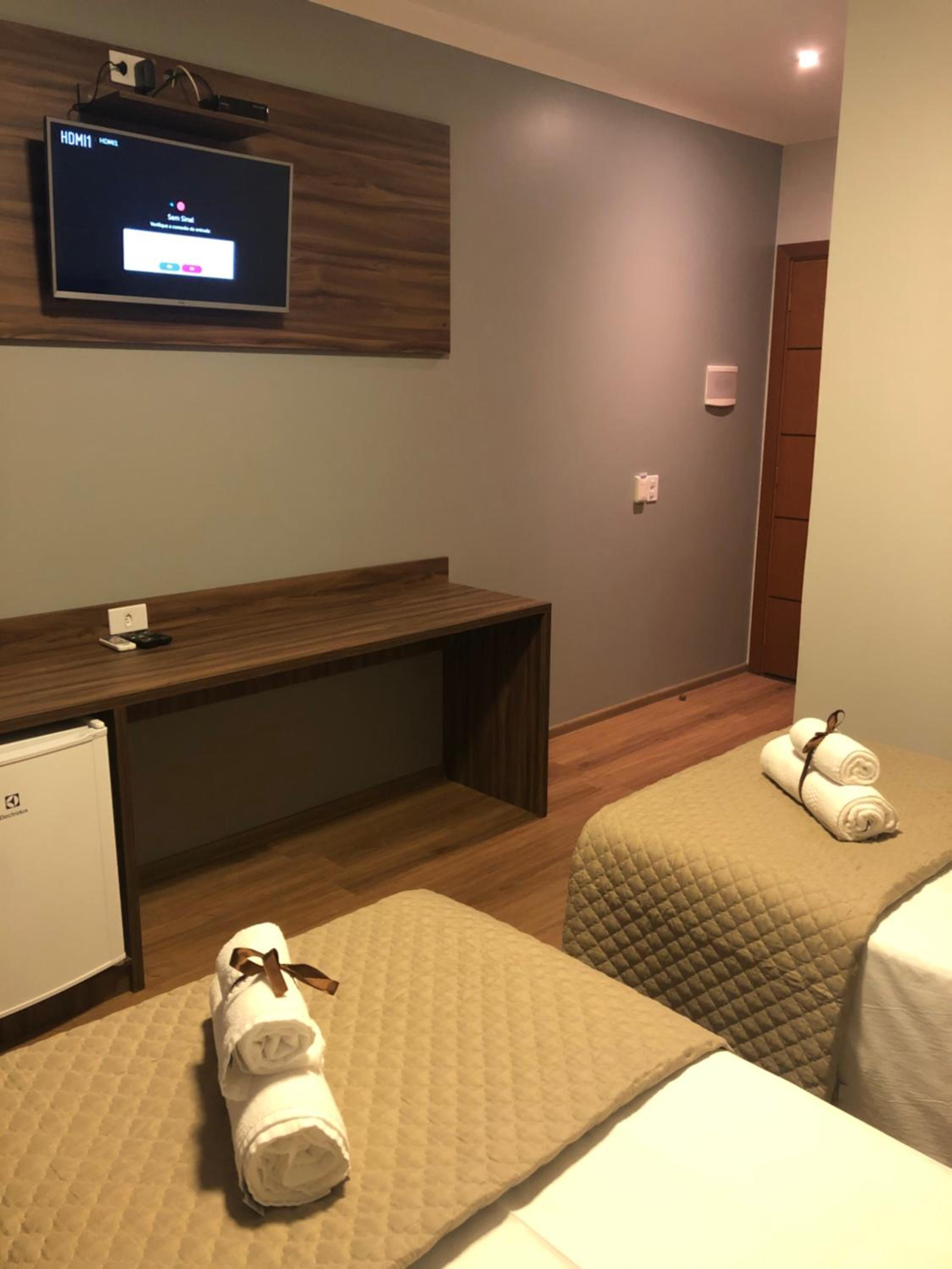 Twin Room - Photo 2