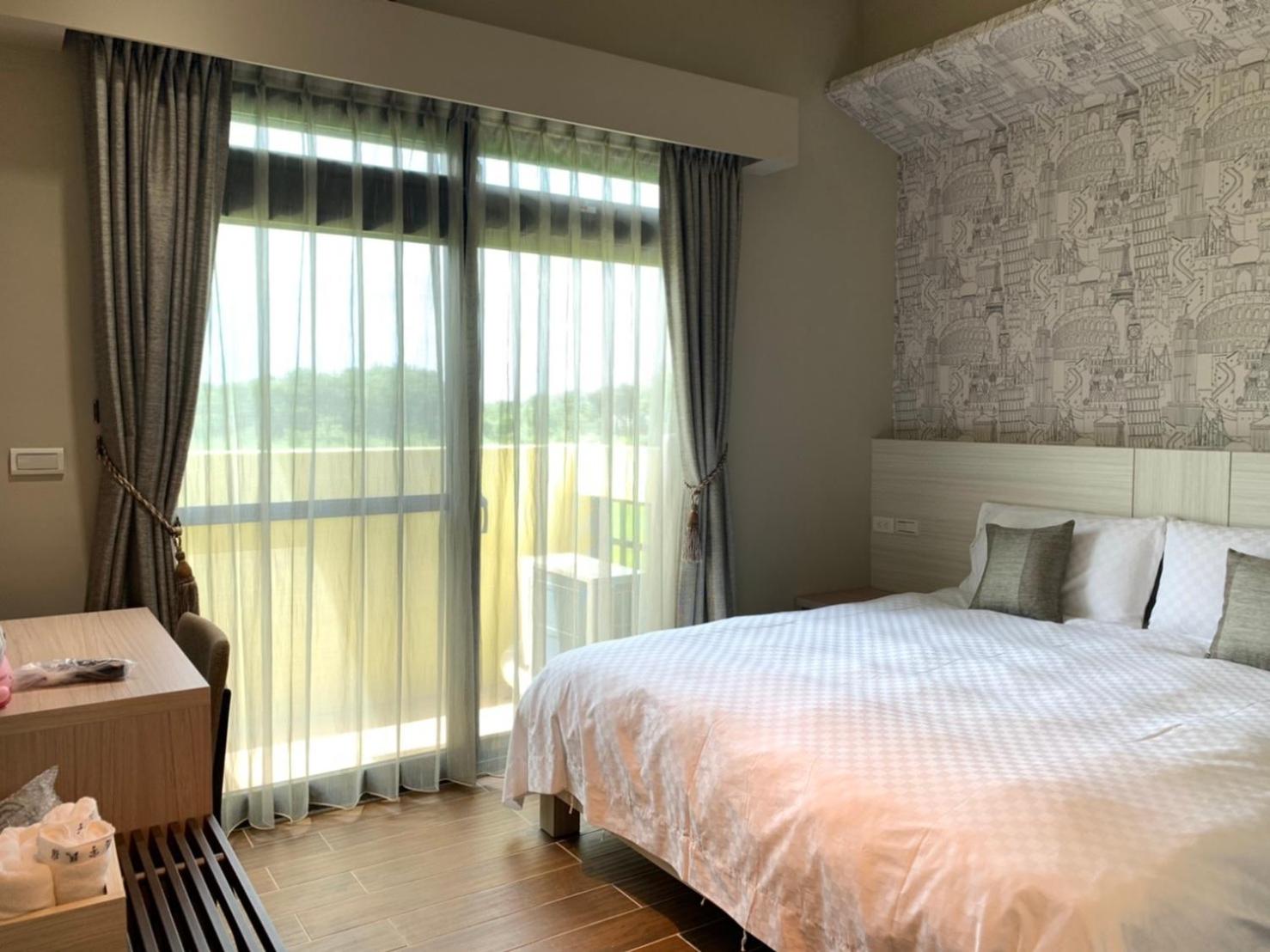 Deluxe Double Room with Balcony photo 3