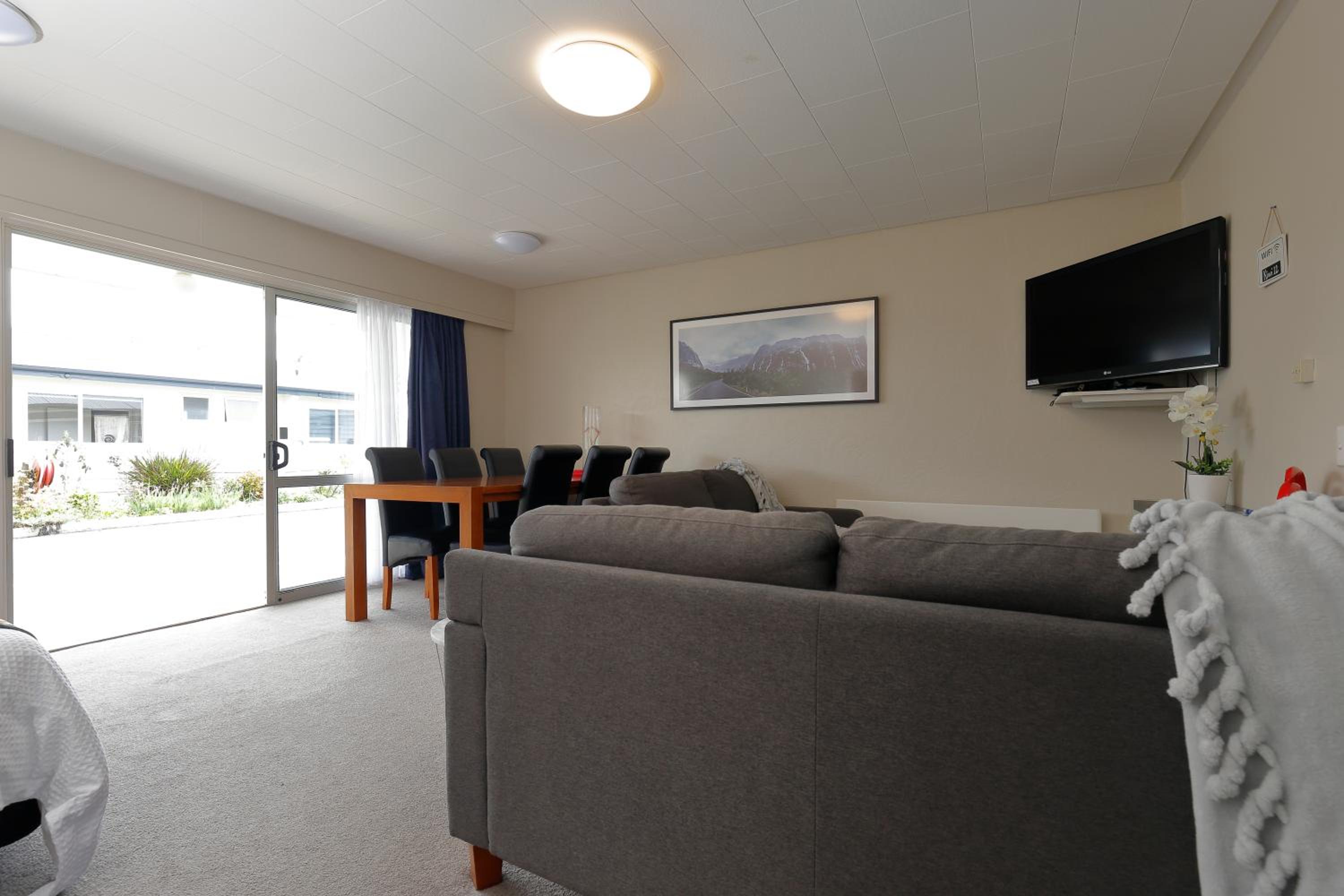 Two Bedroom Plus photo 2