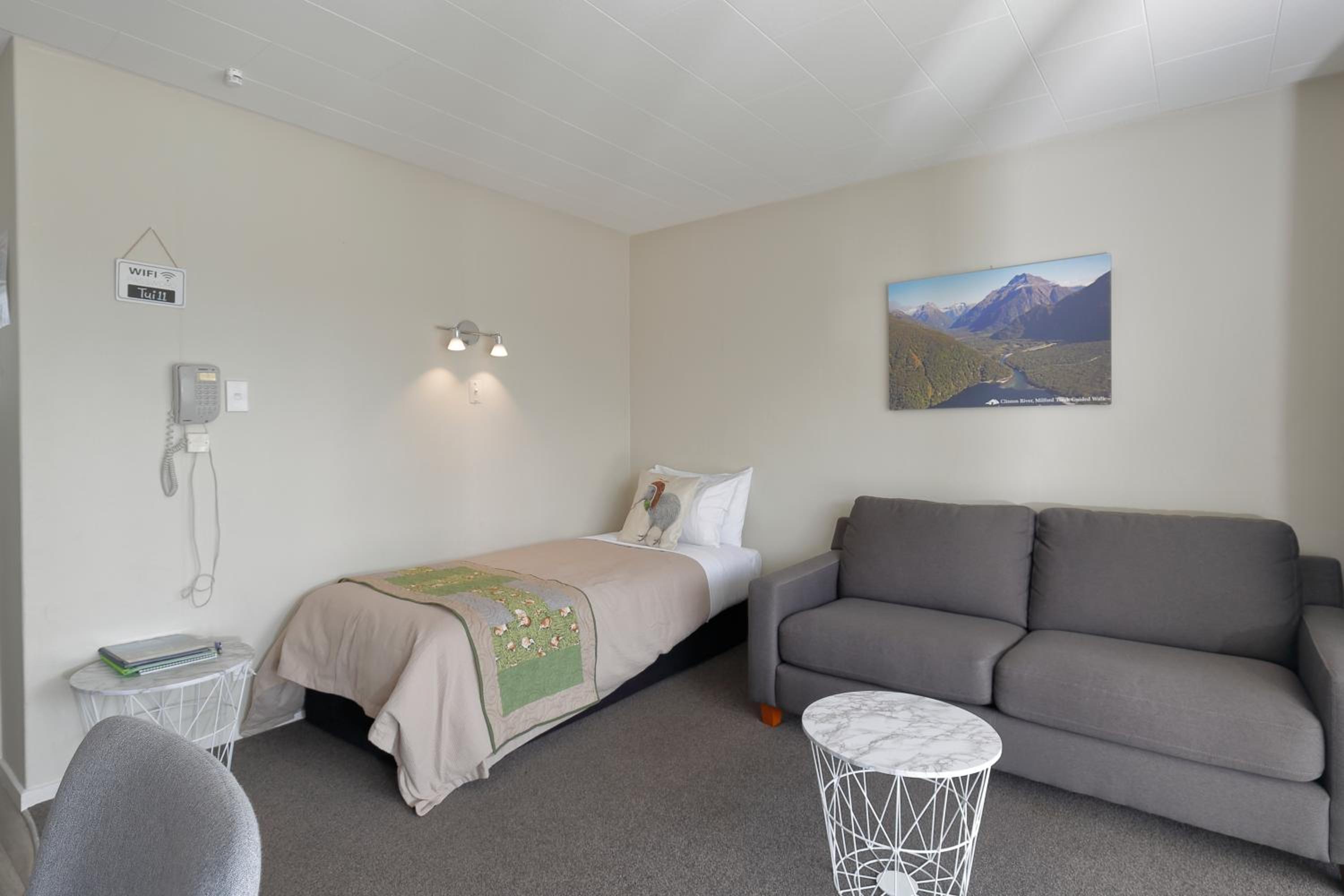 One Bedroom Plus photo 2