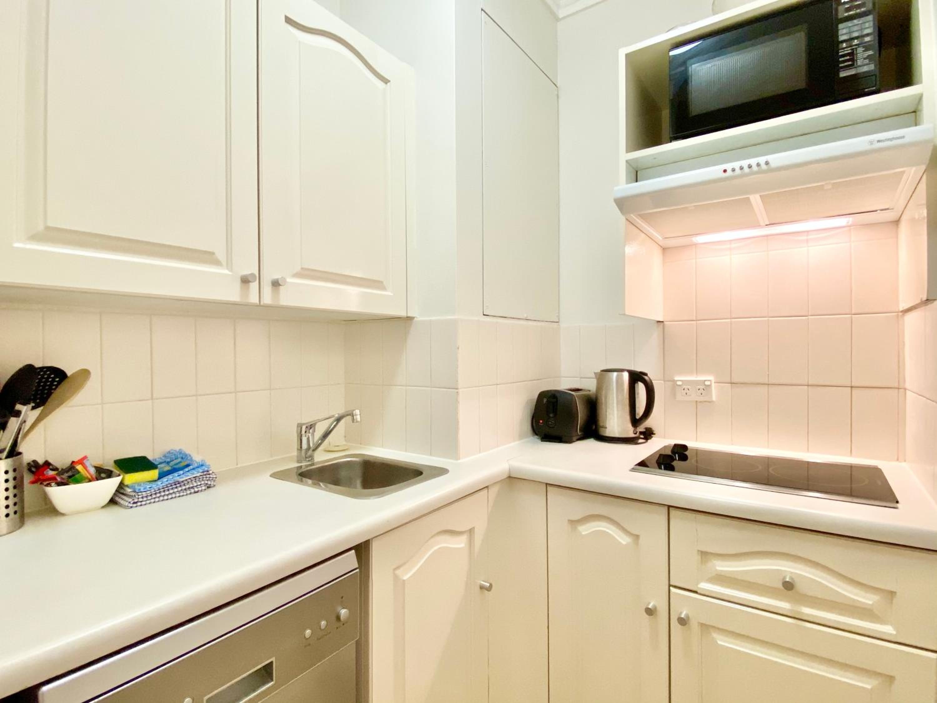 Basic Studio Apartment photo 3