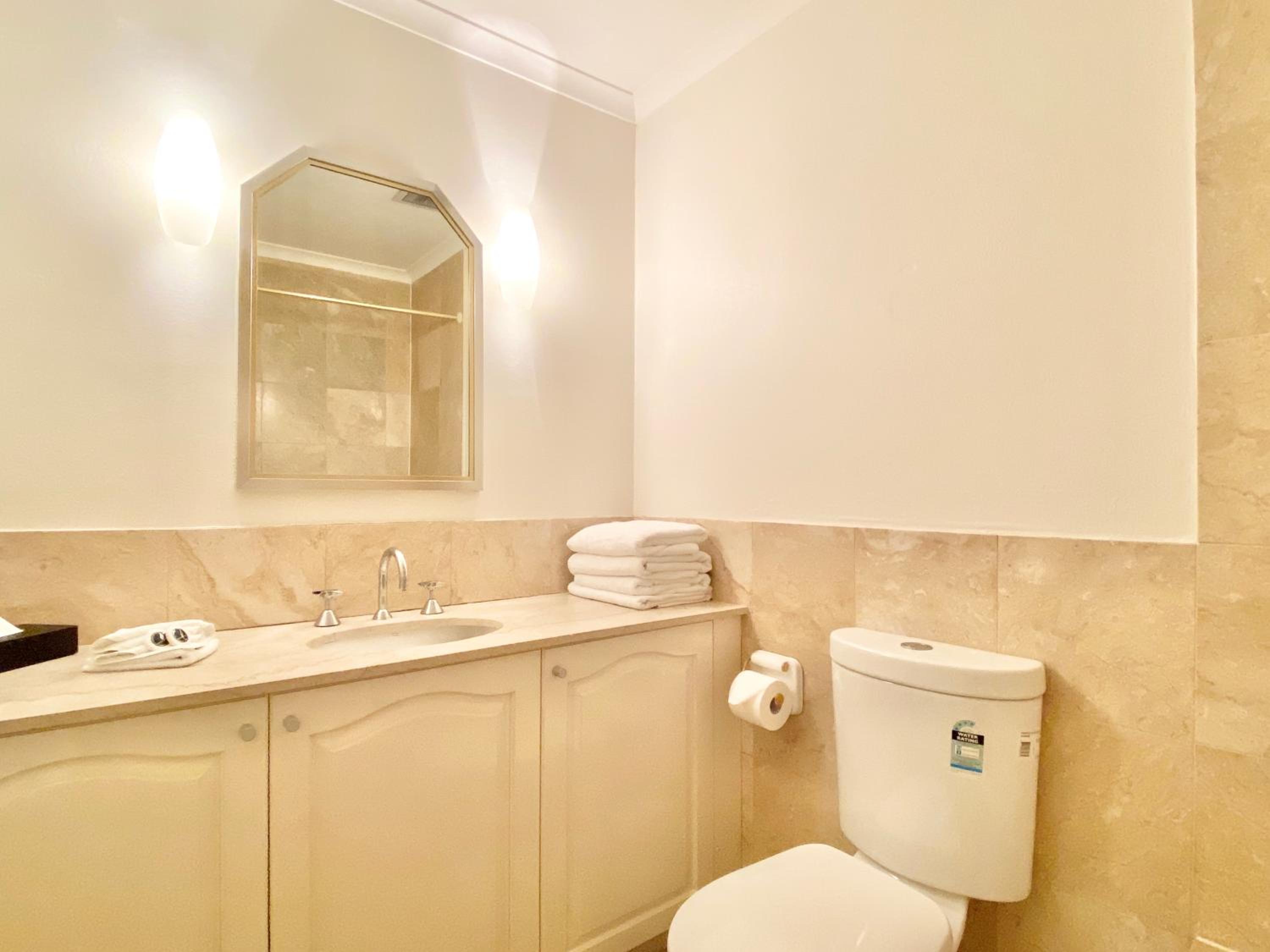 Basic Studio Apartment photo 2