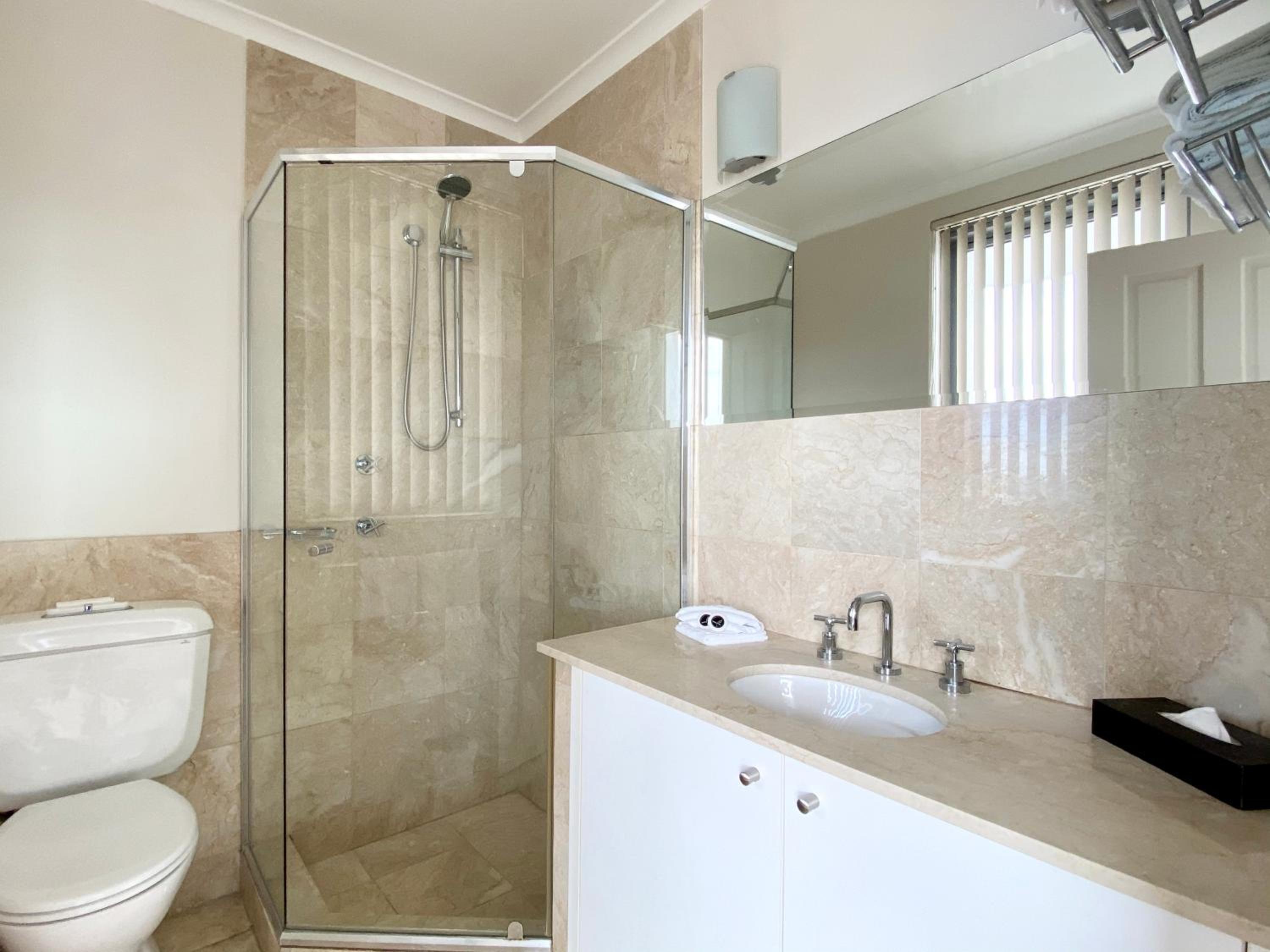 3 Bedroom Spacious Apartment photo 2