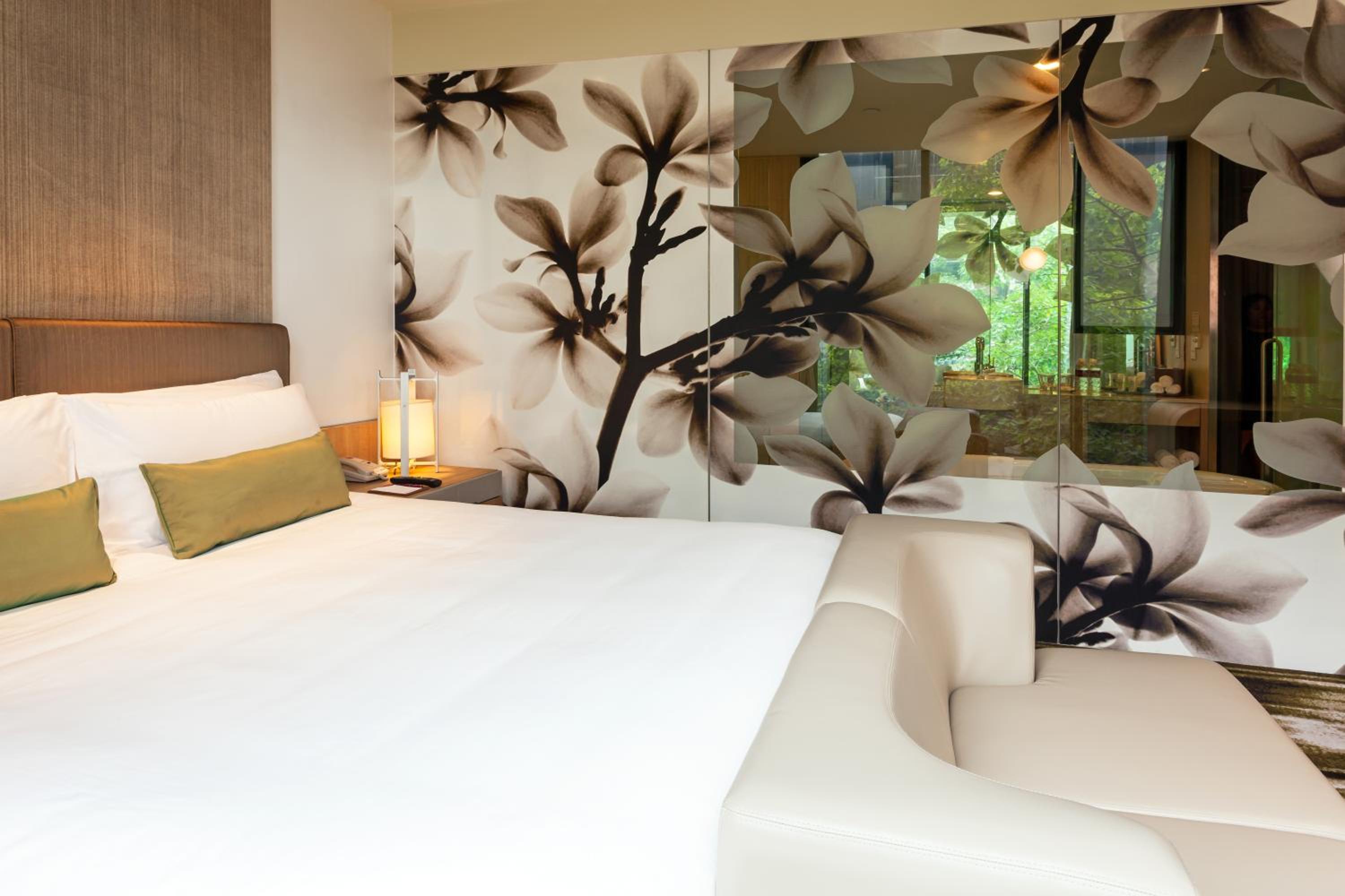 Standard King Room - High Floor photo 3