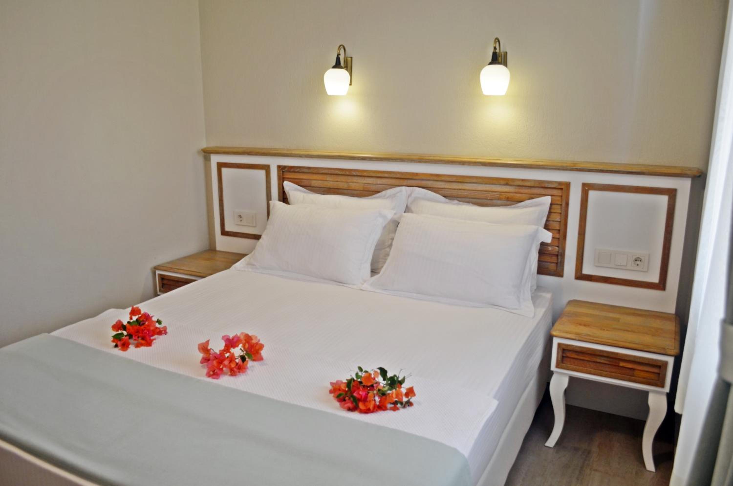 Double Room with Pool View photo 1