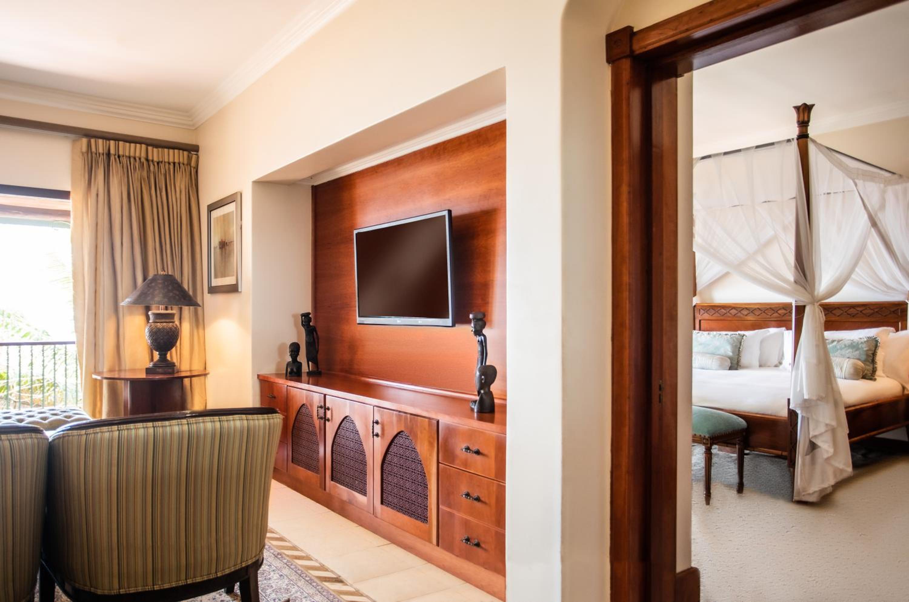AVANI Deluxe Ocean Suite - Photo 2