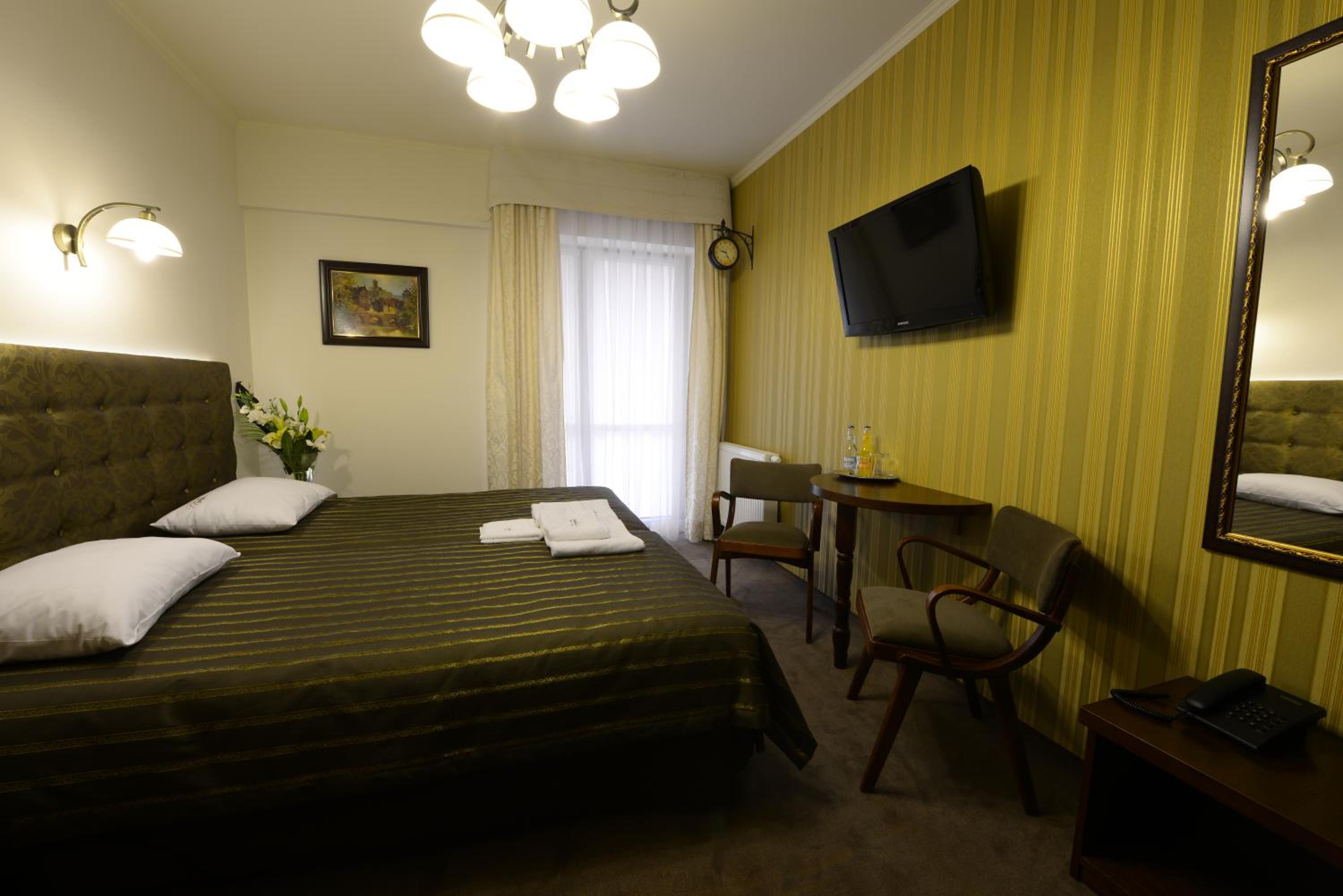 Twin Room - Photo 3