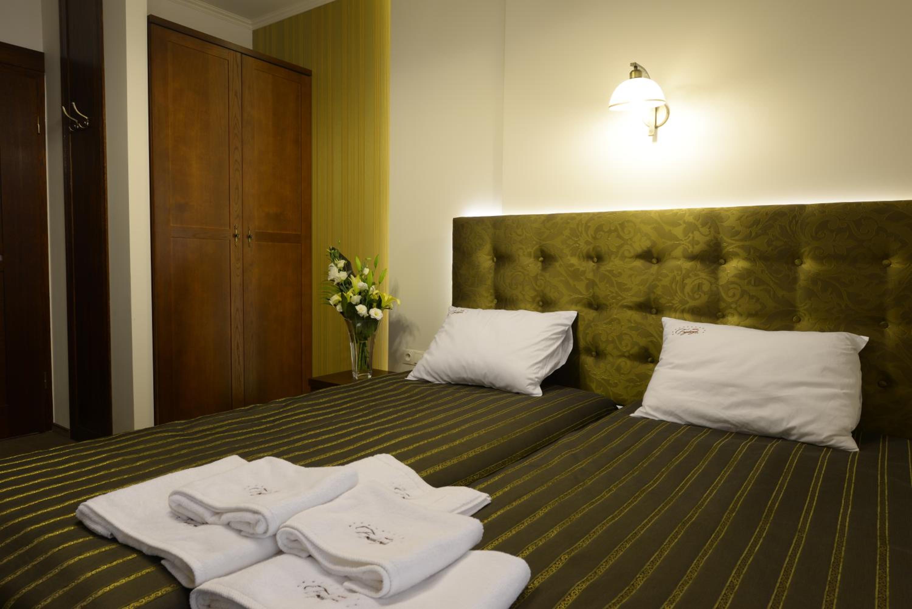Twin Room - Photo 2