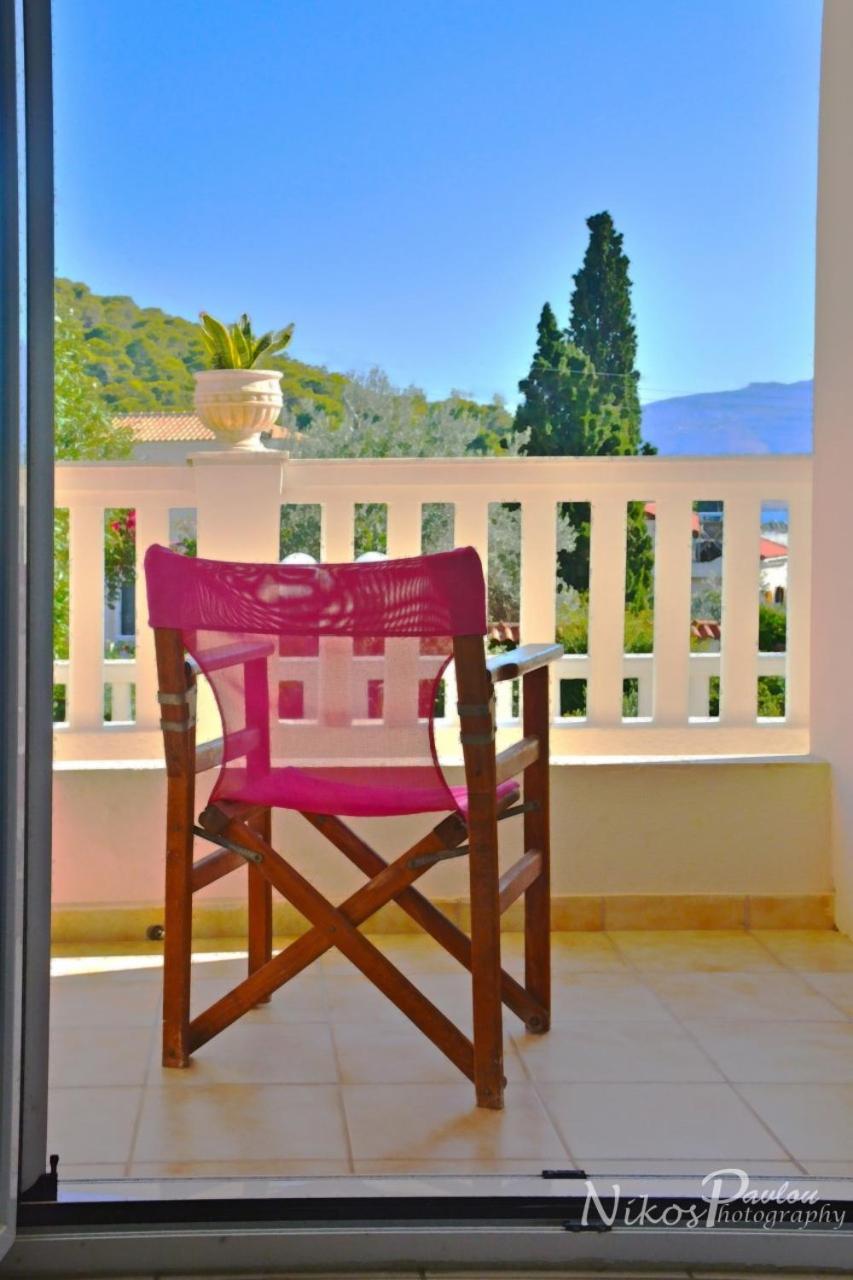 Family Room with Side Sea View photo 3