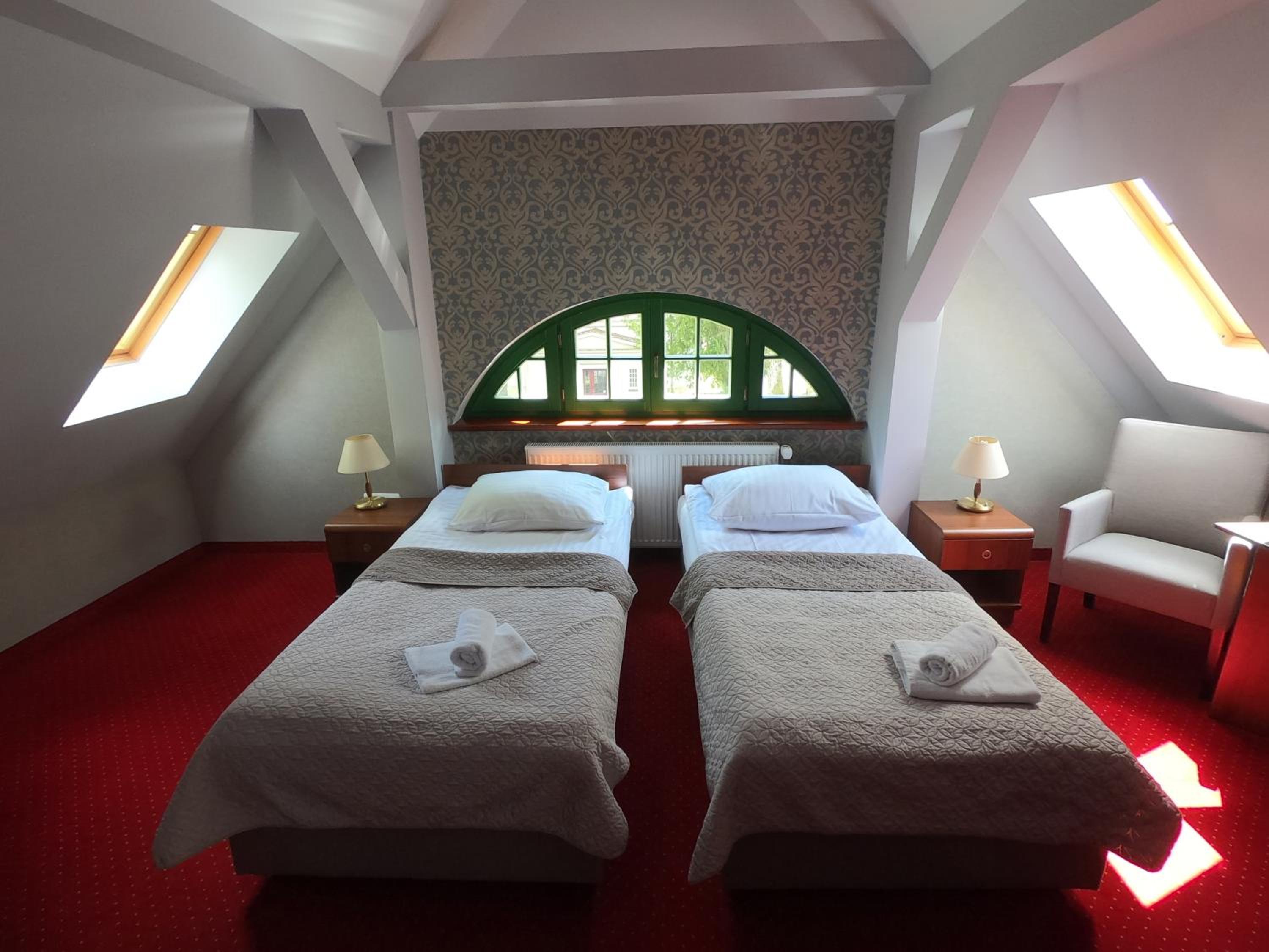 Twin Room - Photo 2