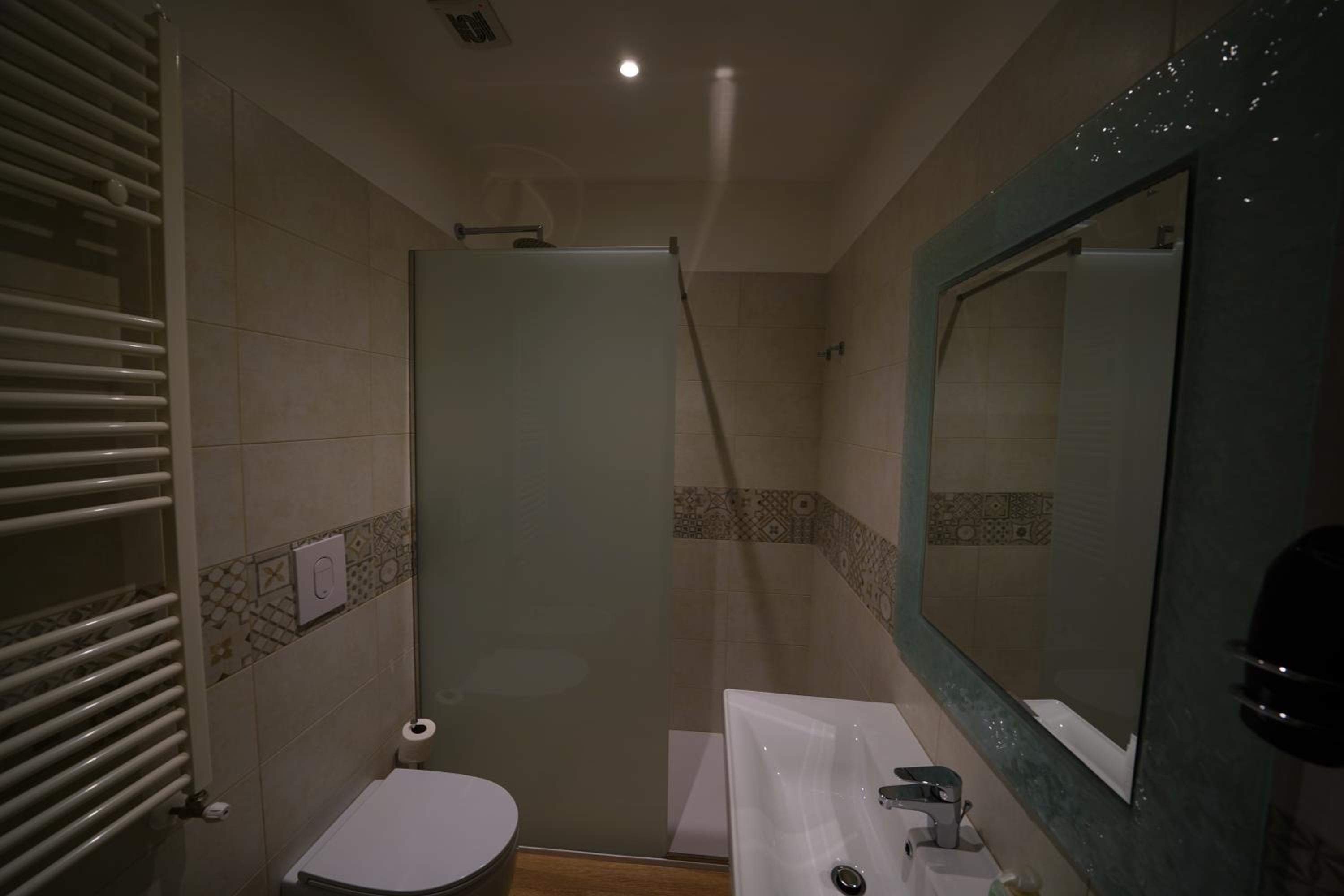 Deluxe Double Room with Shower photo 3