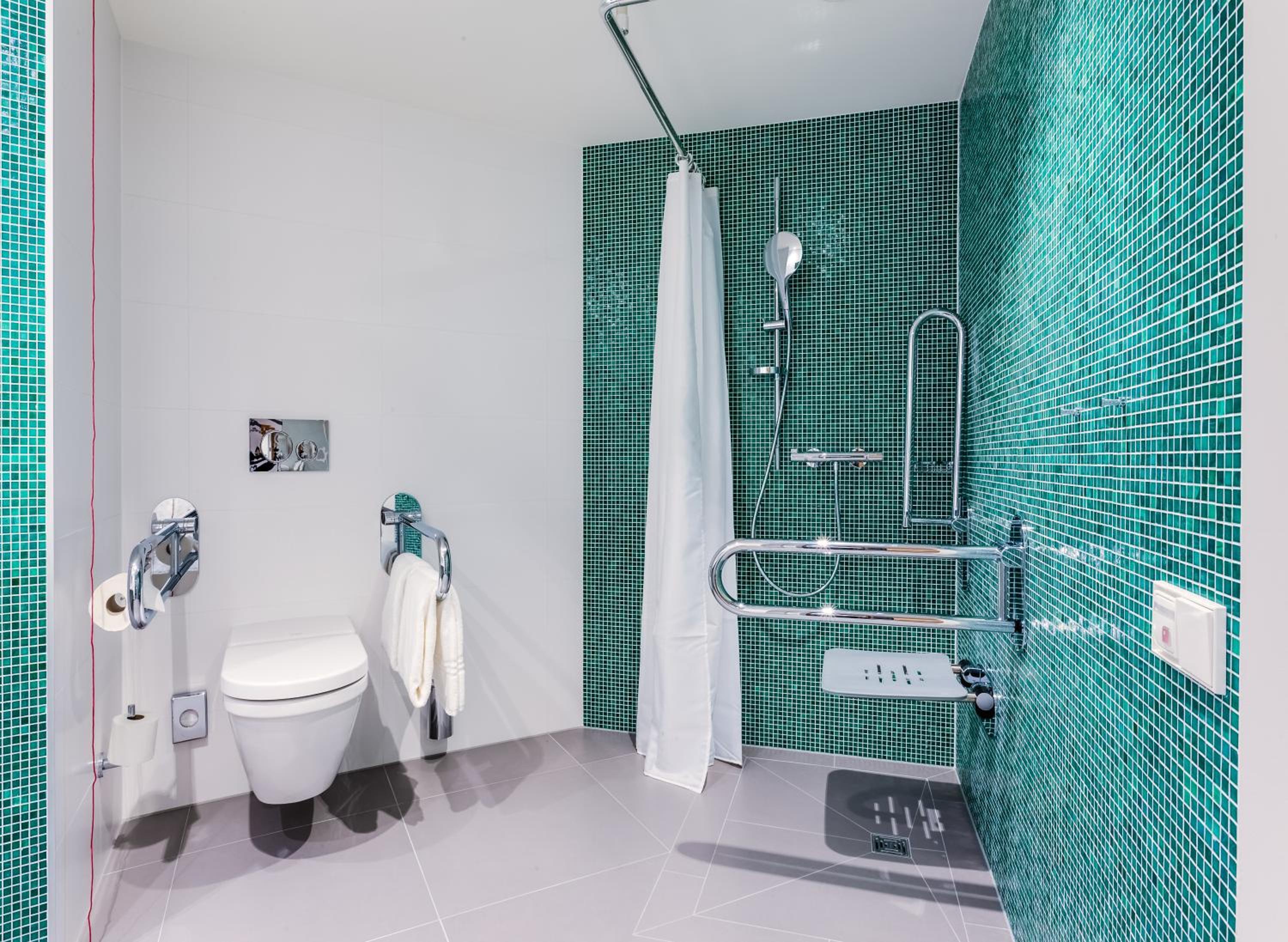 Standard Queen Room - Accessible photo 2