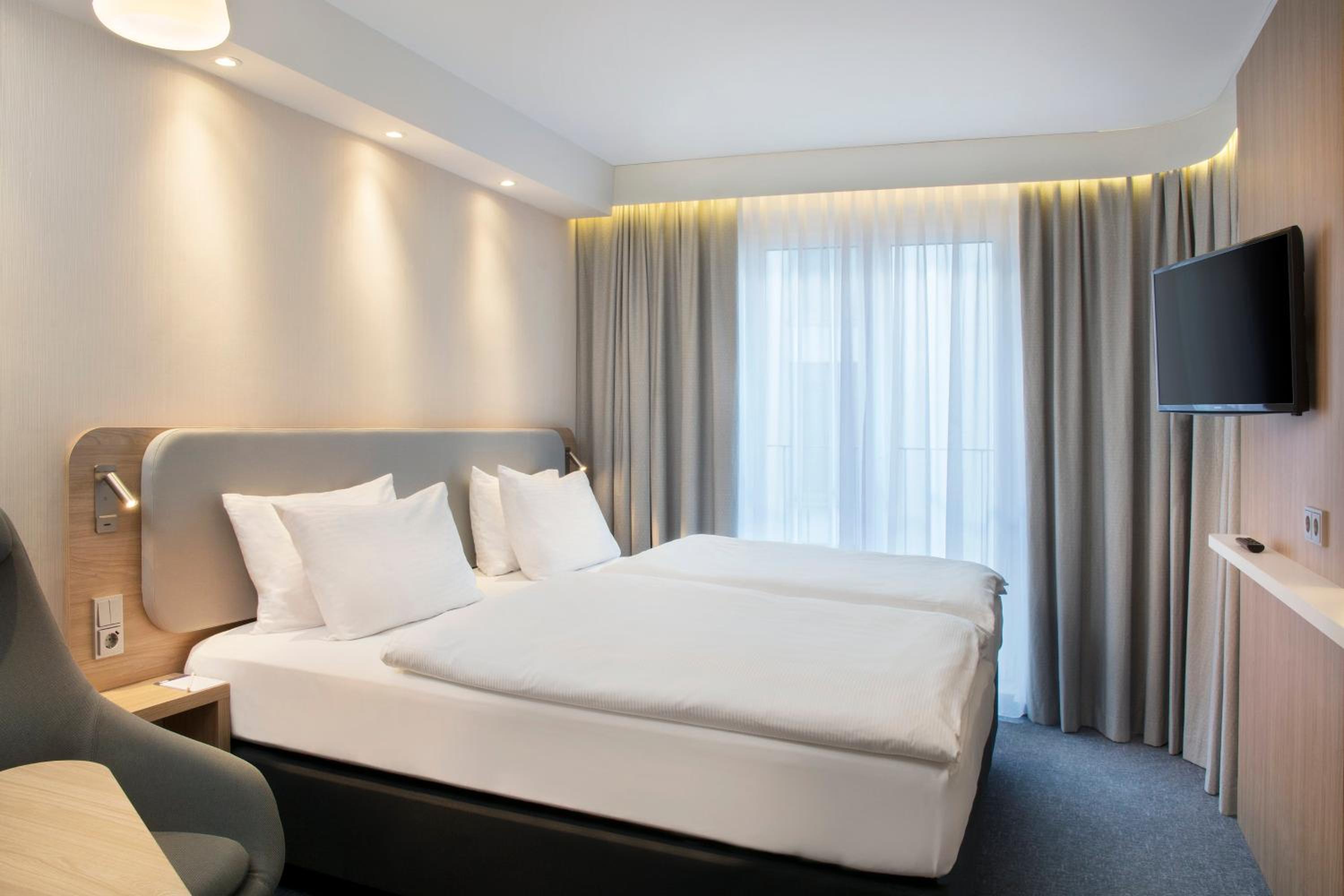 Standard Room with Two Single Beds - Photo 1