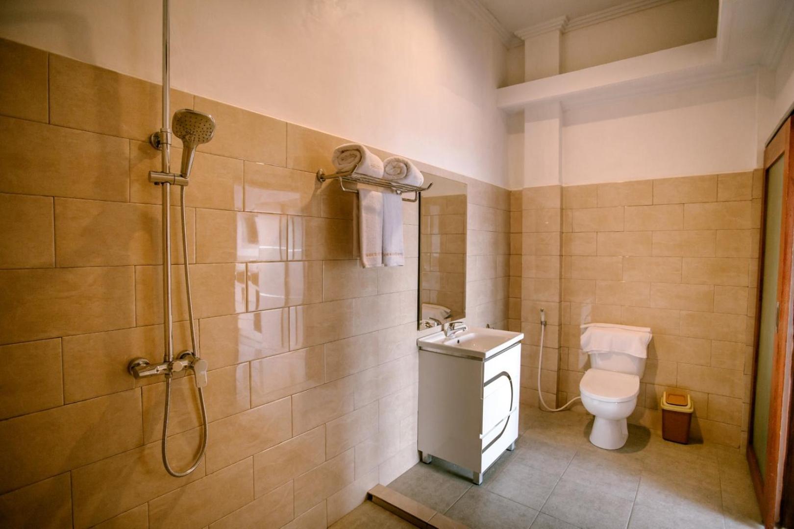 Deluxe Room with Pool Access - Photo 4