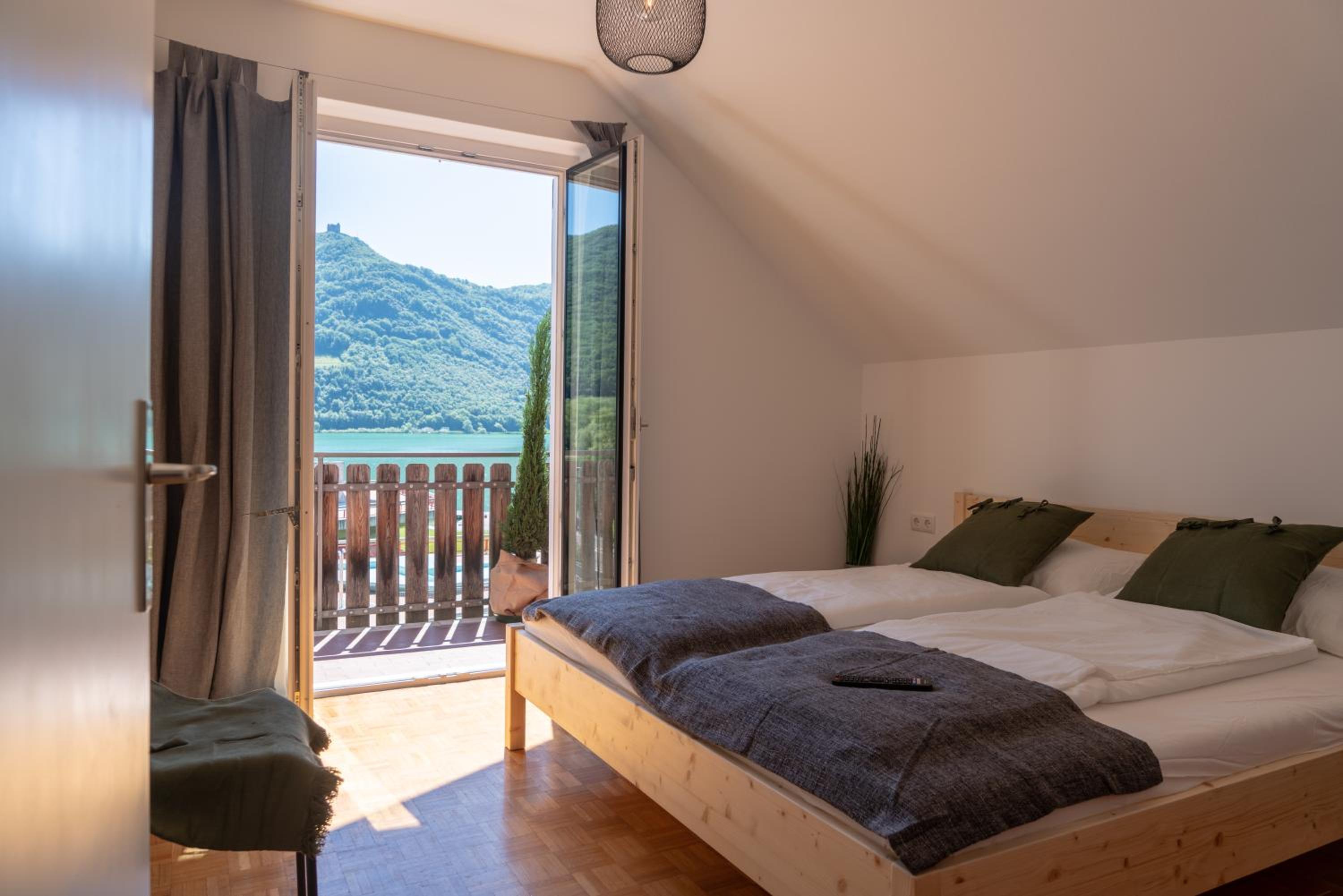 Apartment With Lake View