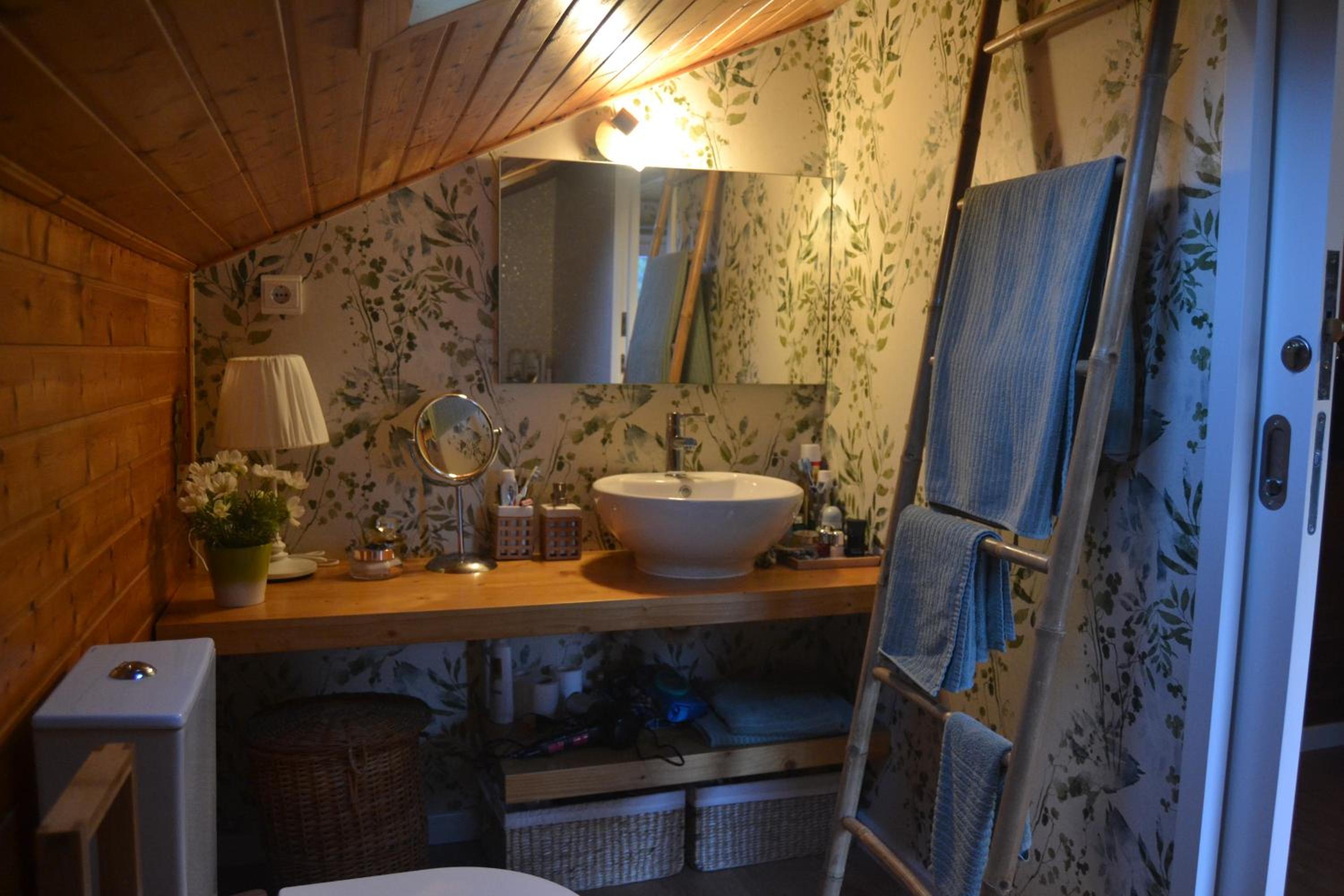 Three-Bedroom House photo 2