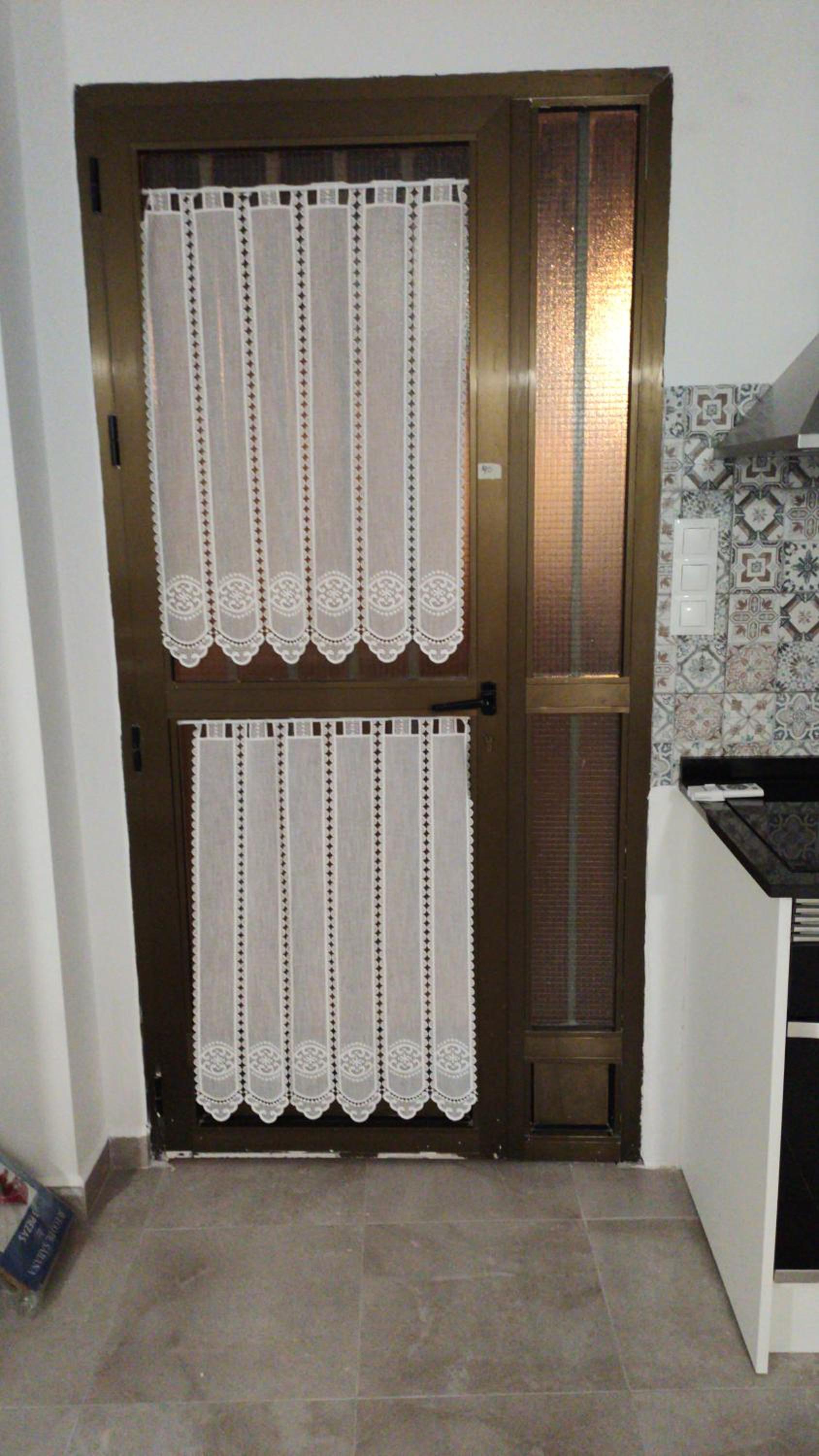 Five-Bedroom House - Photo 3