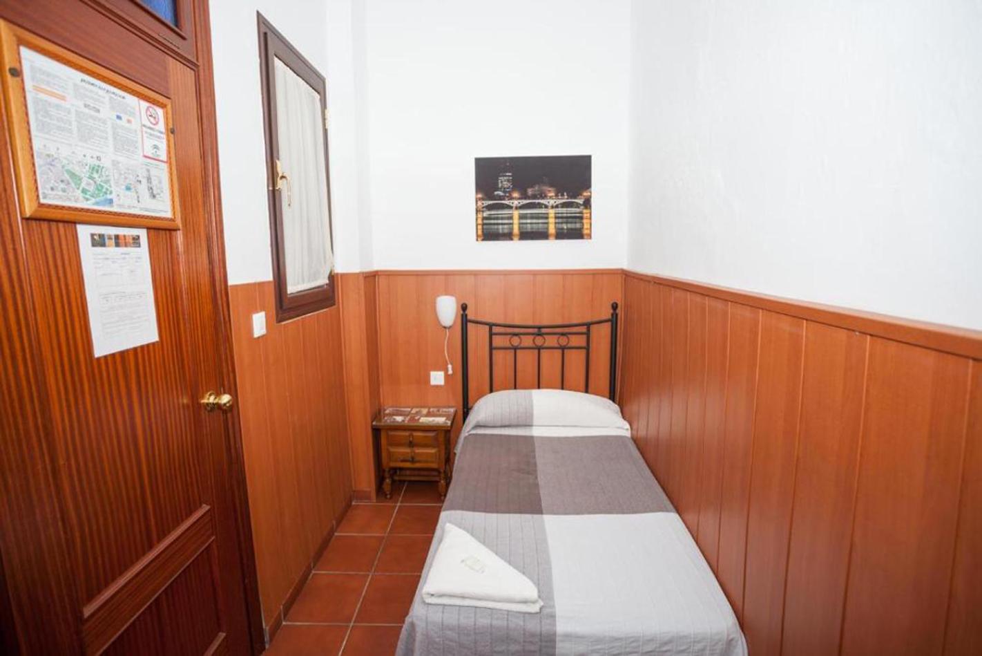 Habitación individual con baño compartido