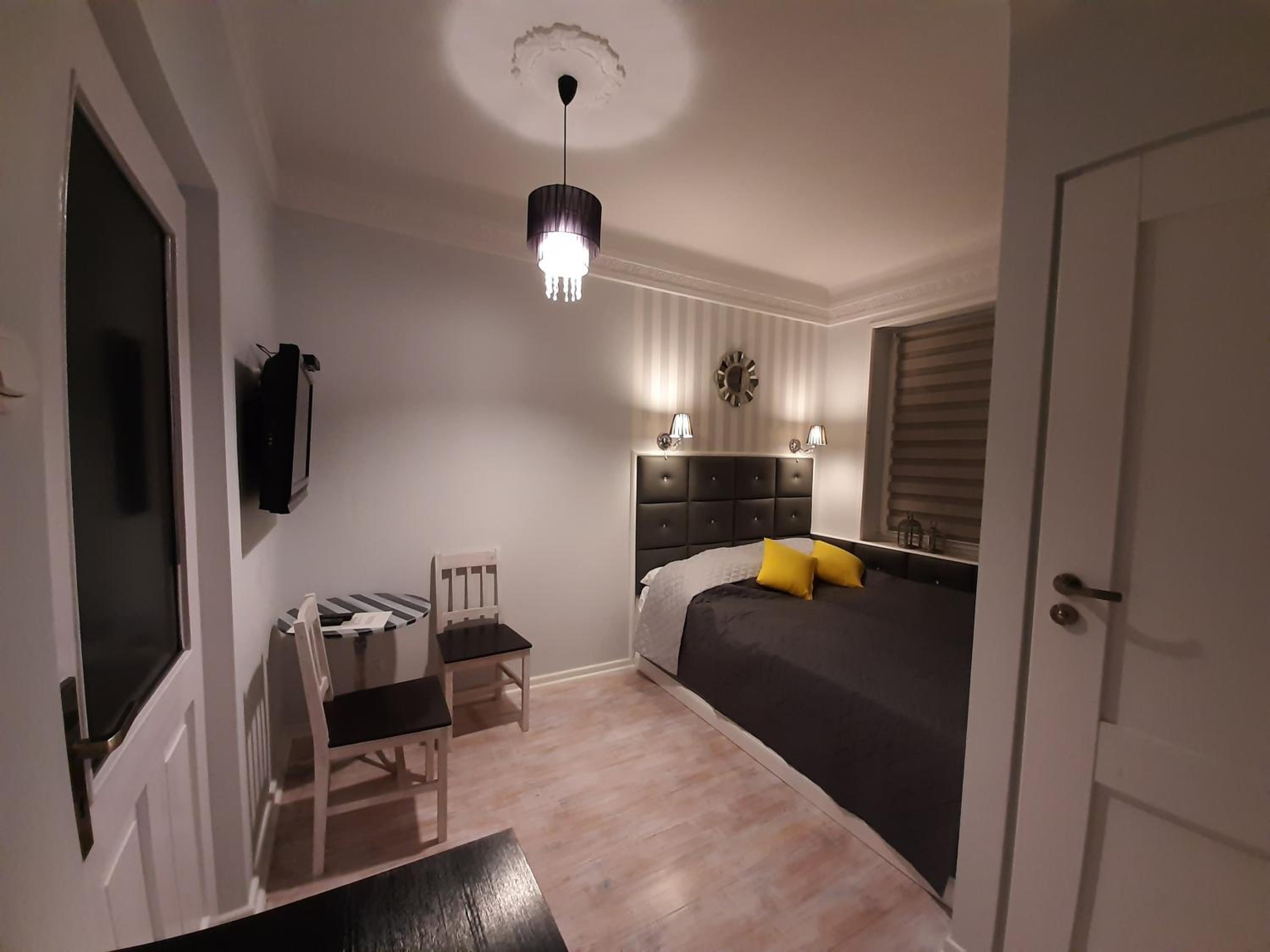 Double Room with Private Bathroom - Photo 2