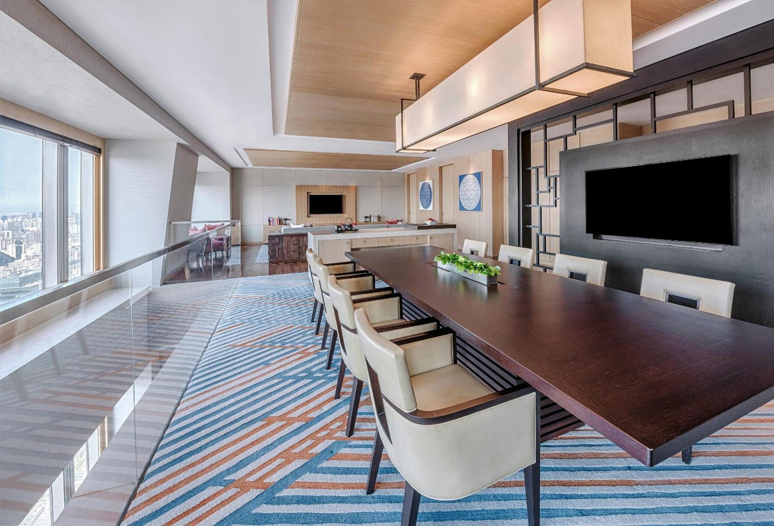 Penthouse Suite - Photo 7