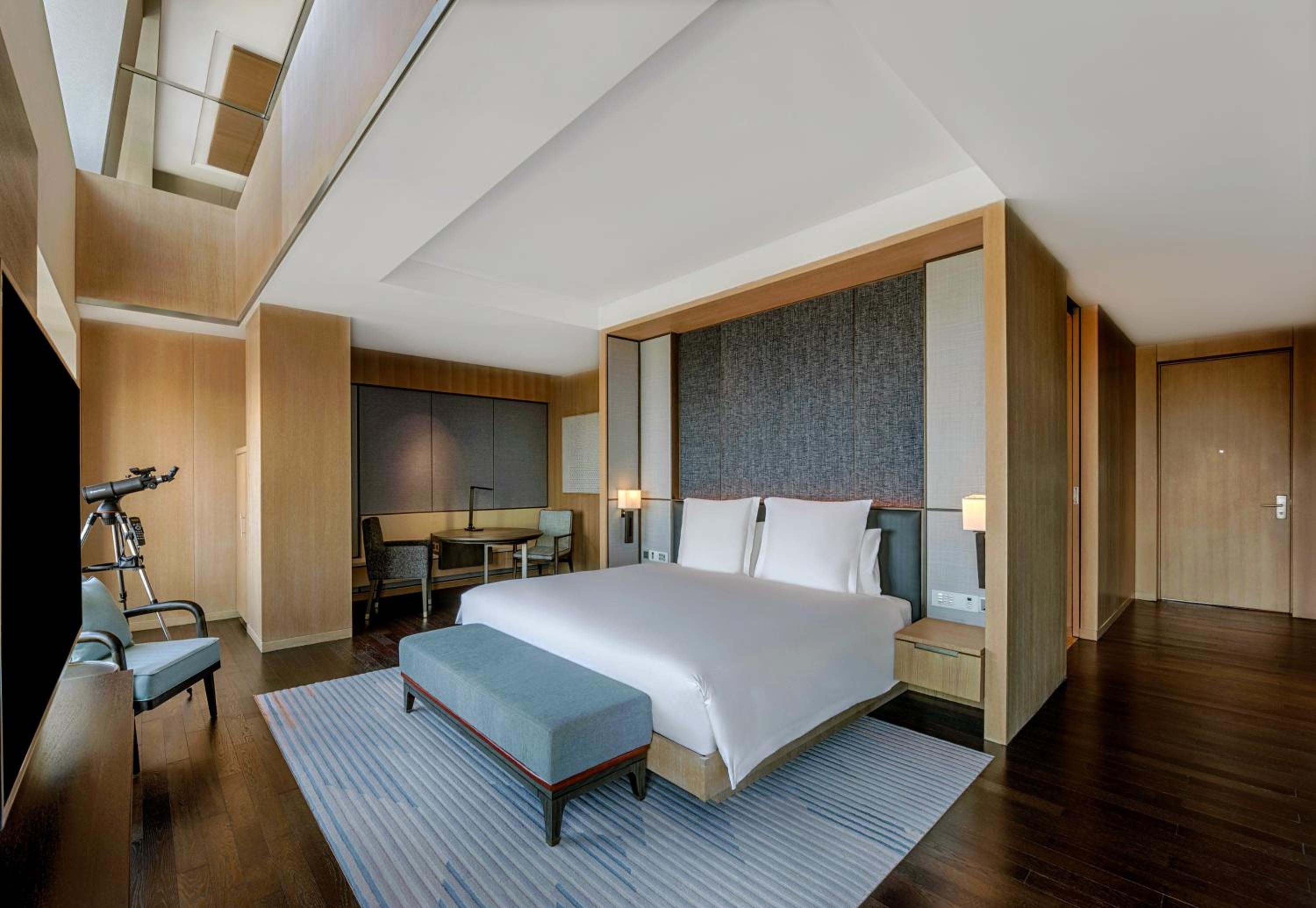 Penthouse Suite - Photo 1