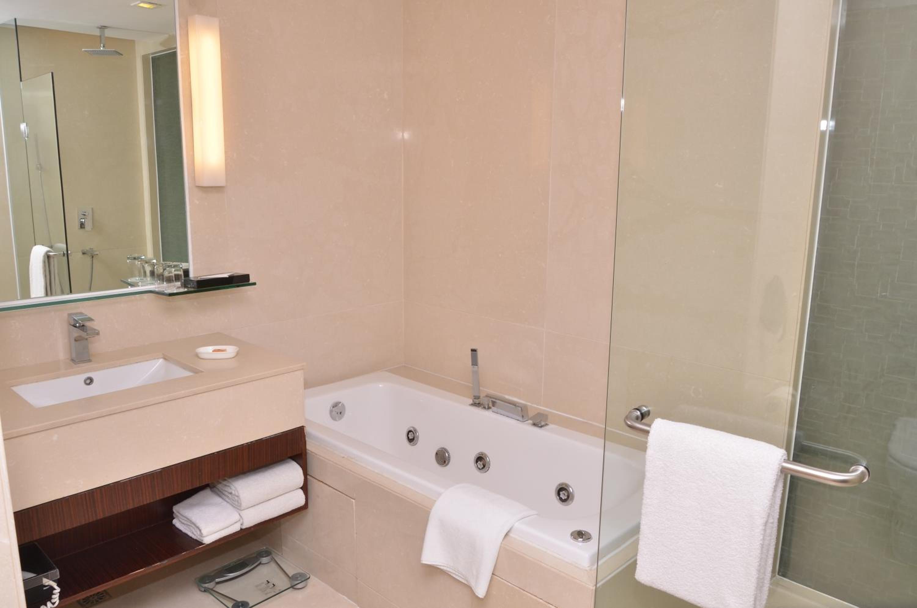 Suite – Complimentary 2 pints of Beer/2 servings of IMFL/1 glass of domestic wine & 20% off on F&B