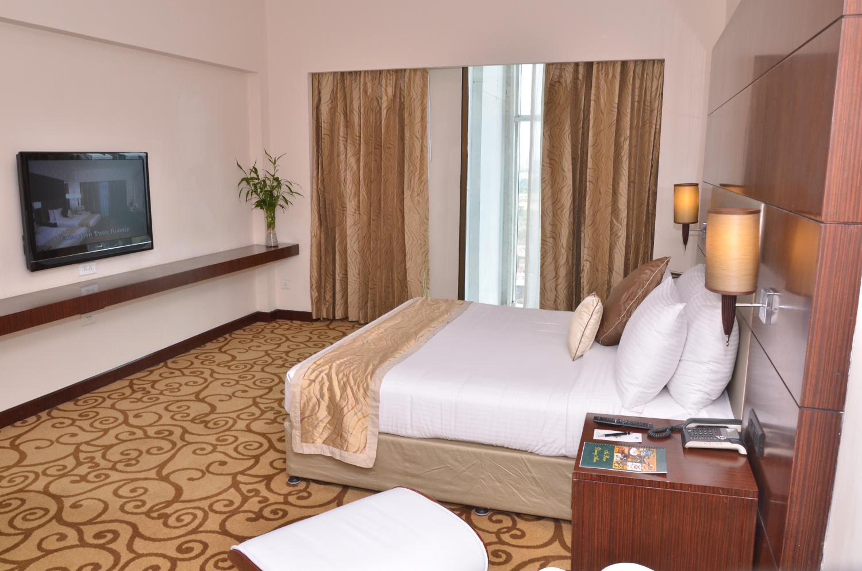 Suite – Complimentary 2 pints of Beer/2 servings of IMFL/1 glass of domestic wine & 20% off on F&B
