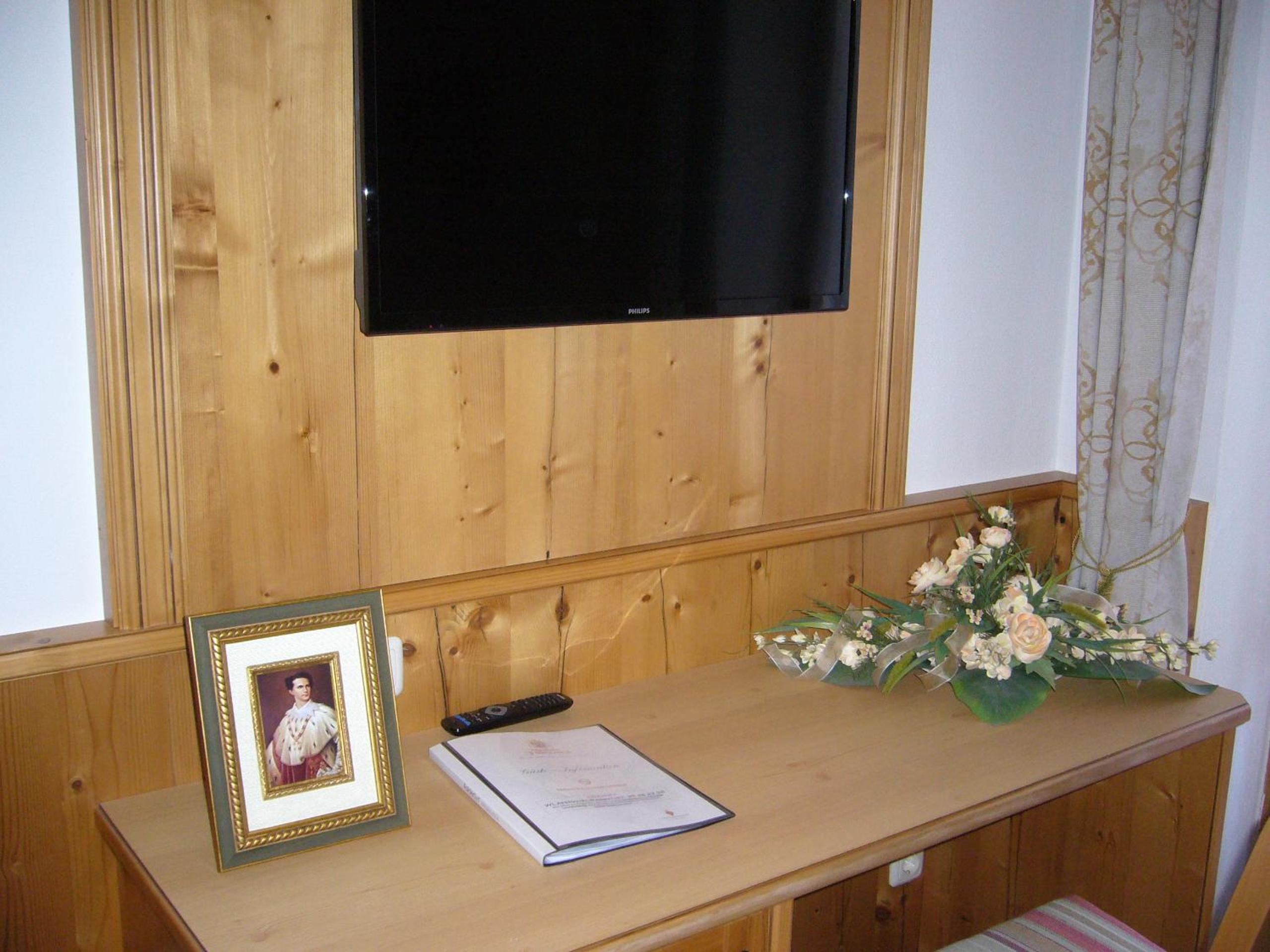 Suite with Balcony - Photo 13