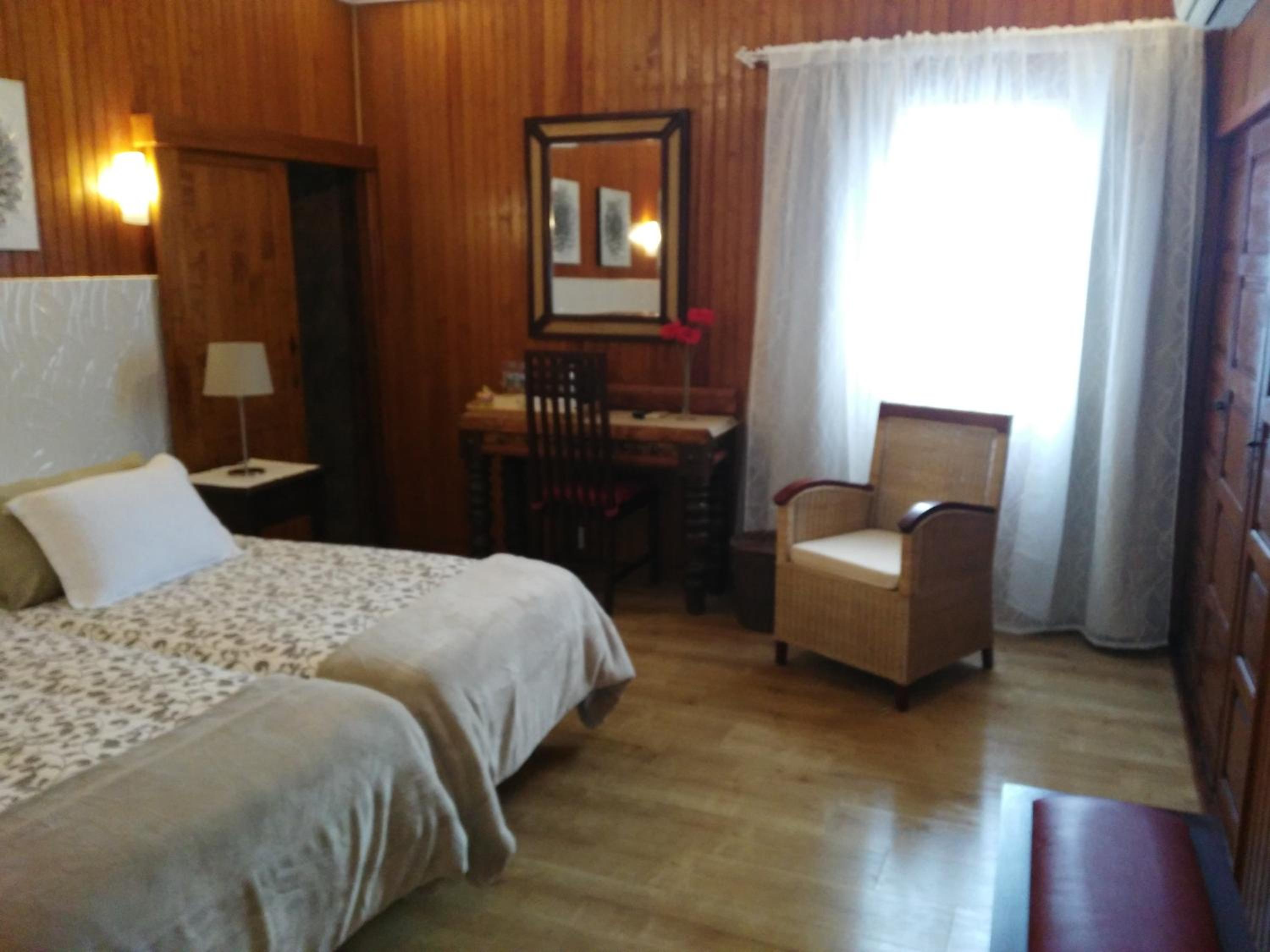 Twin Room - Photo 3