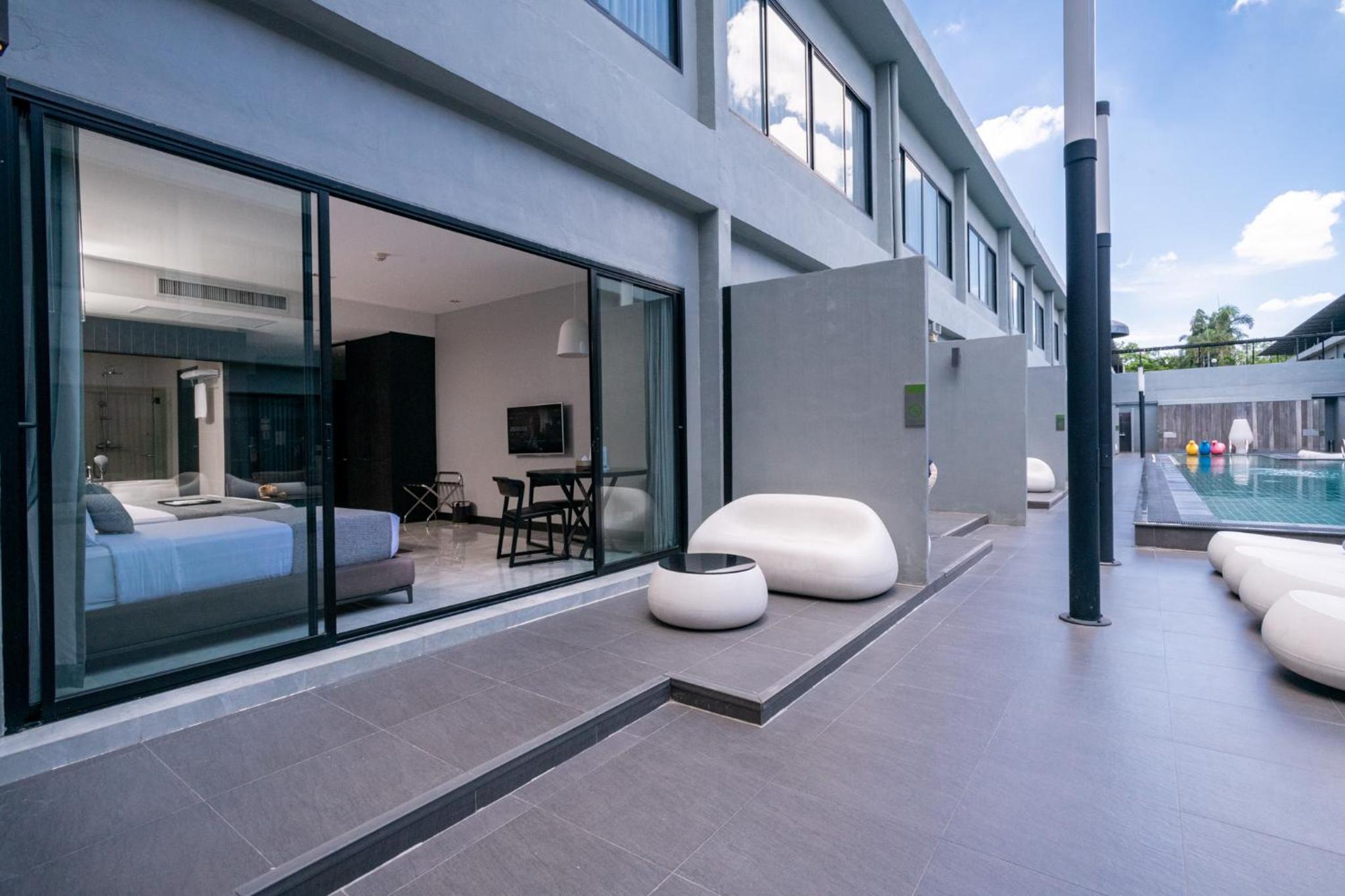 Pool Access Room photo 3