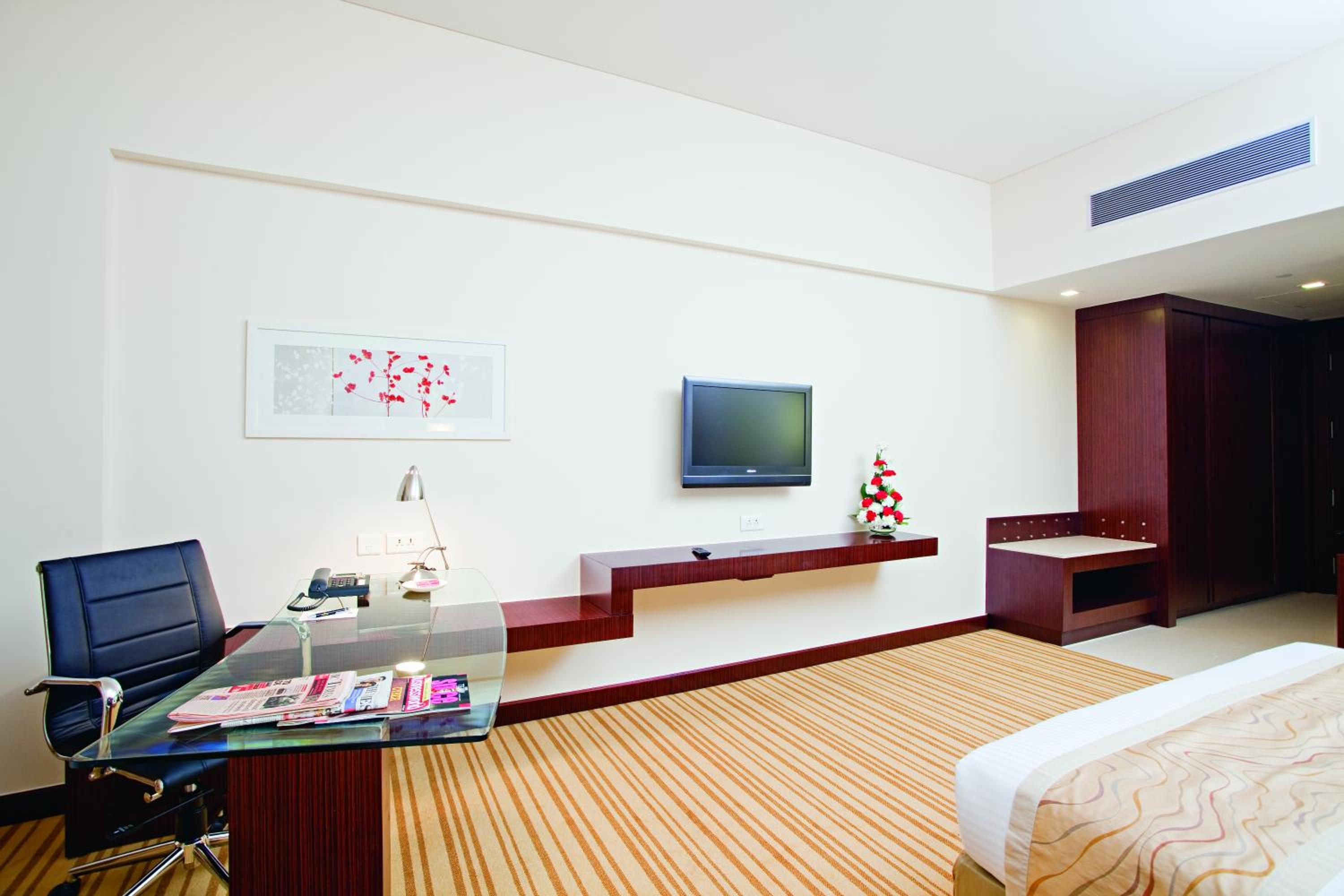 Executive Room – Complimentary 2 pints of Beer/2 servings of IMFL/1 glass of domestic wine & 20% off on F&B