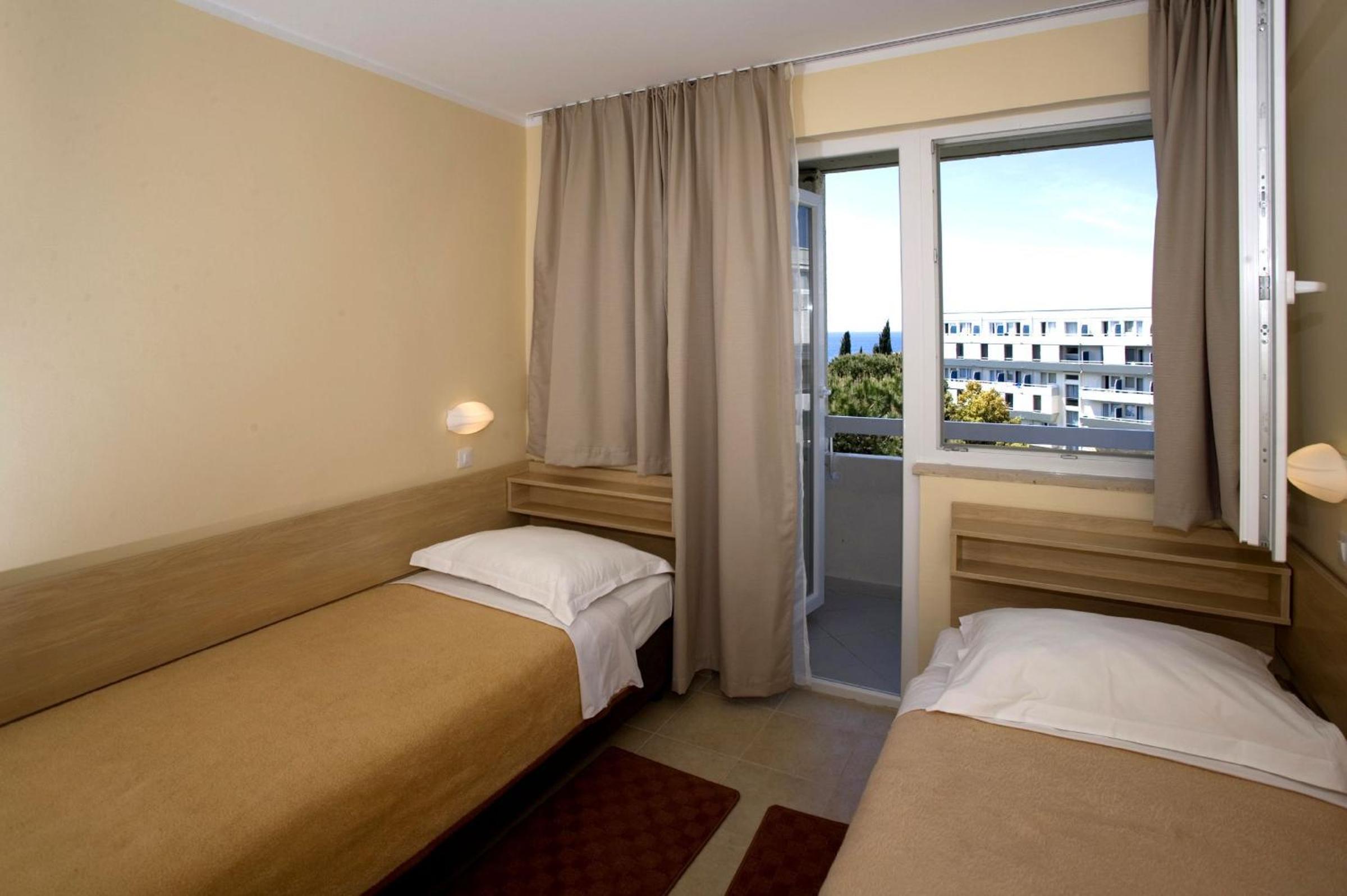 Classic Room with Balcony - Sea Side - Photo 1