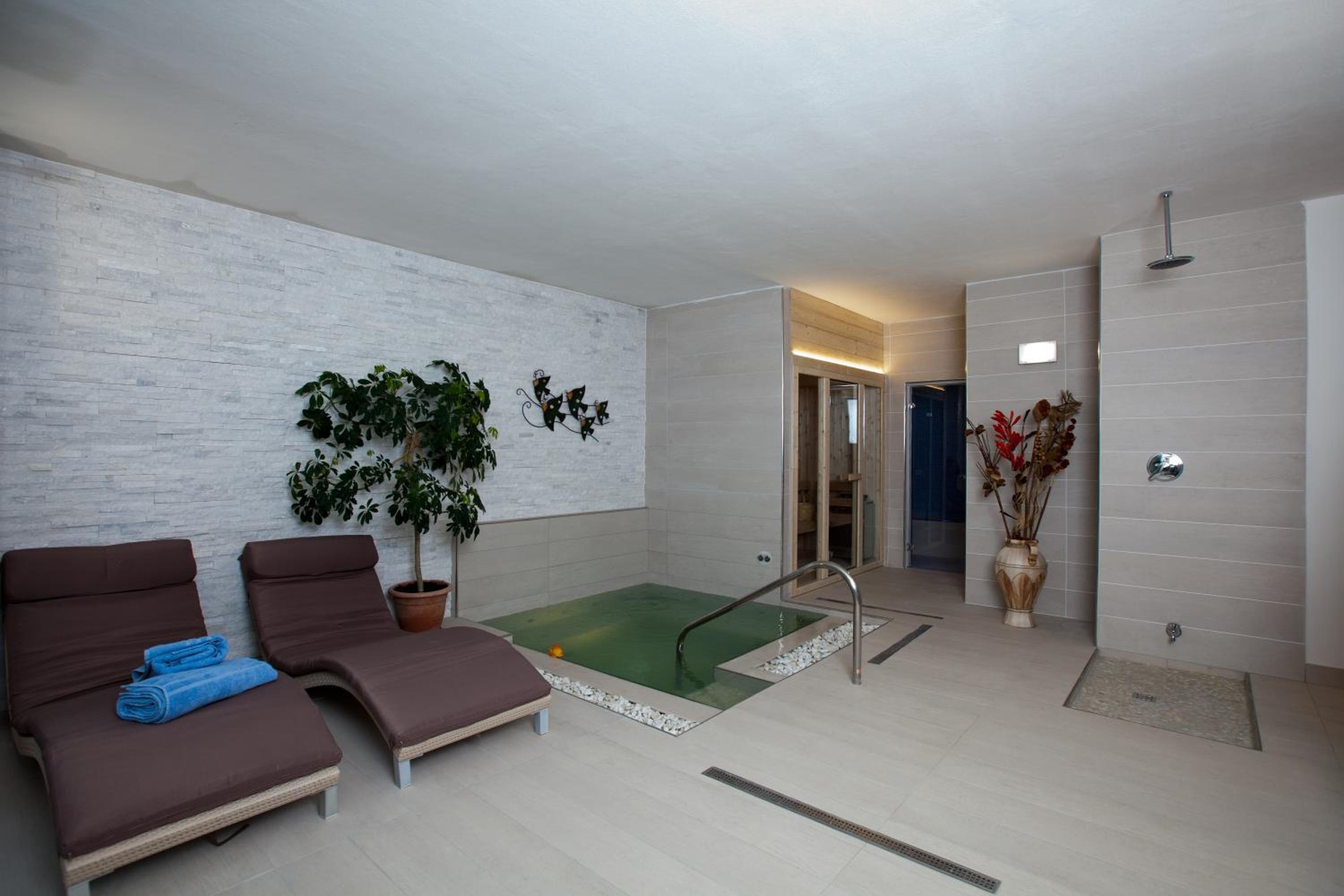 Double or Twin Room with Spa Access photo 2