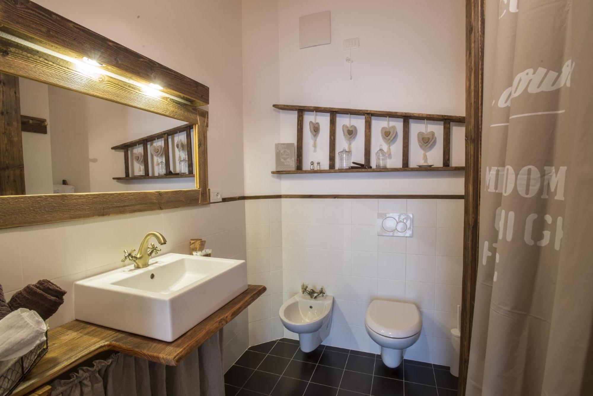 Double Room - Photo 9