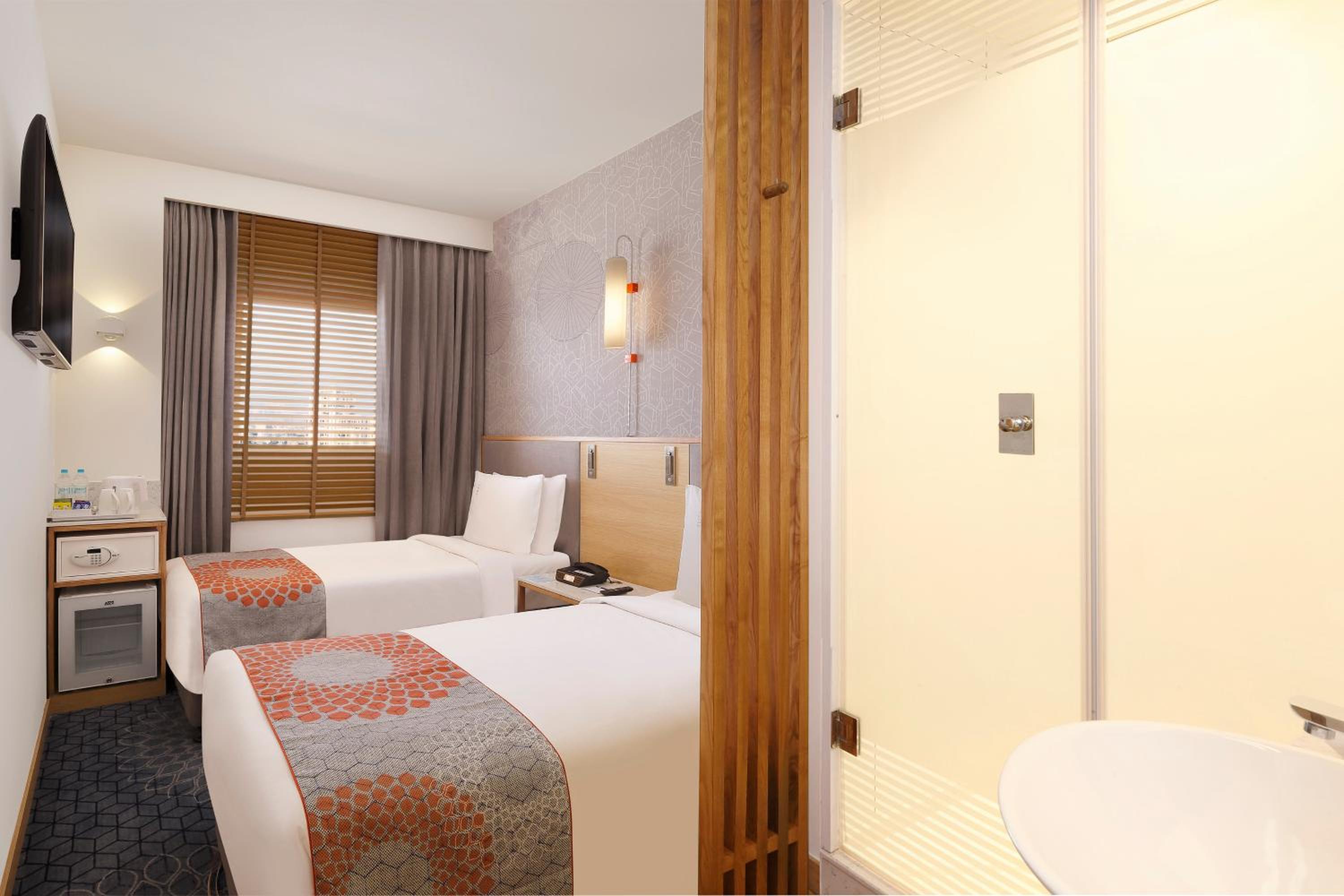Standard Twin Room Top Floor - 10% discount on Laundry services & Enjoy Non Alcoholic Welcome Drink photo 2