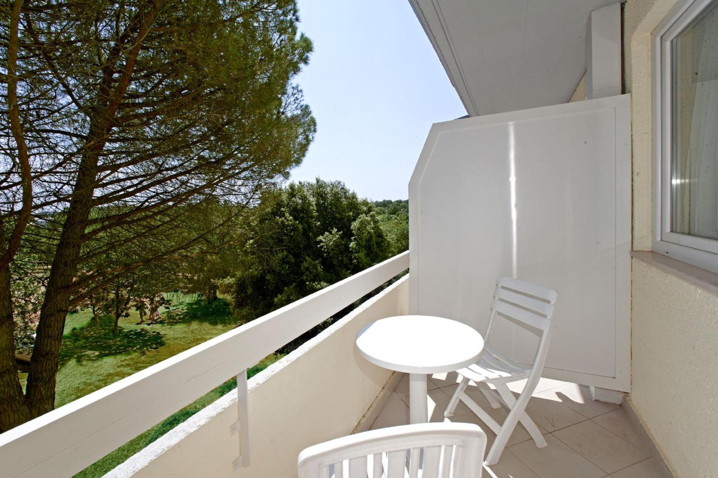 Classic Room with Balcony - Photo 3