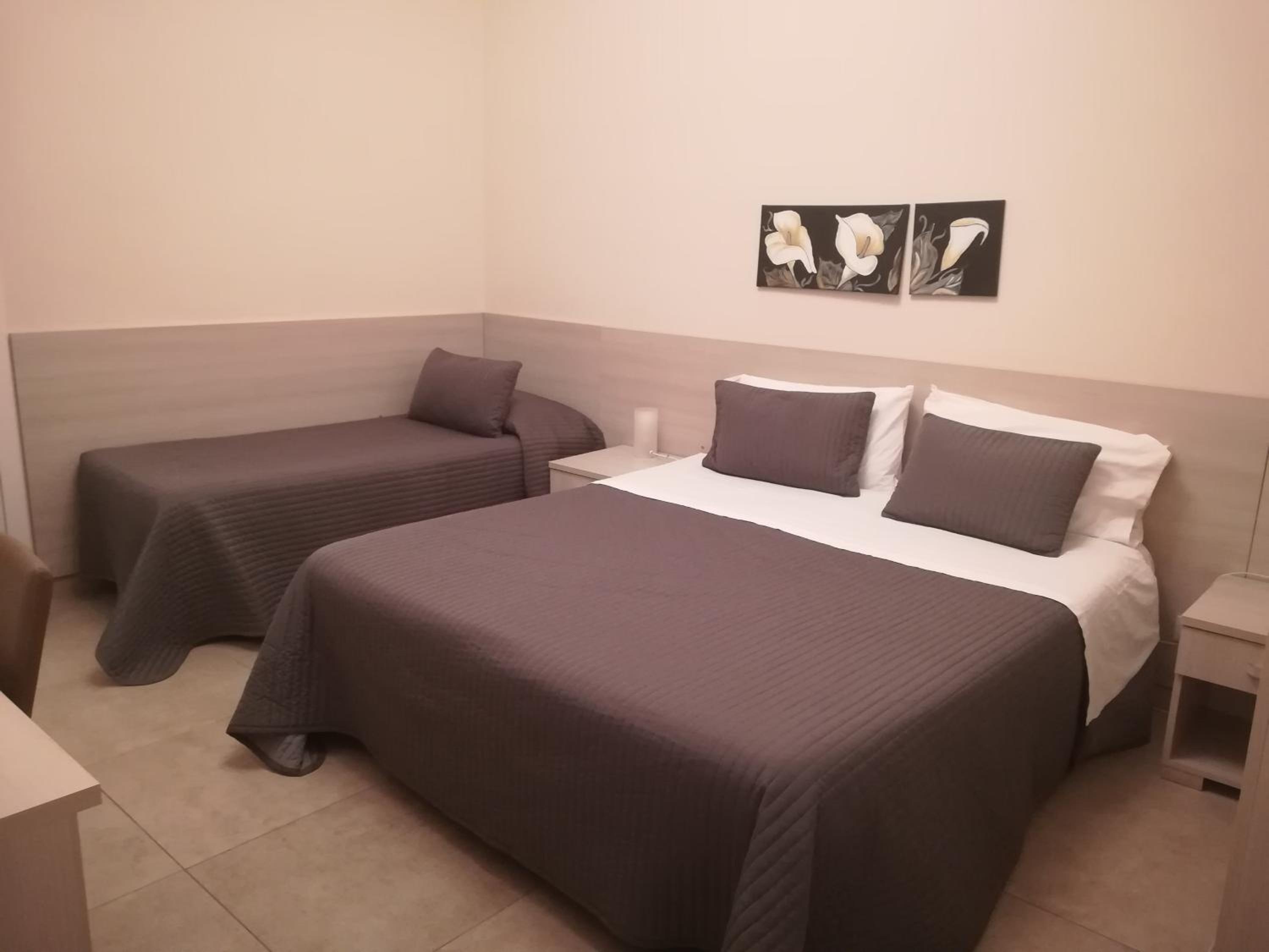One-Bedroom Apartment - Photo 1