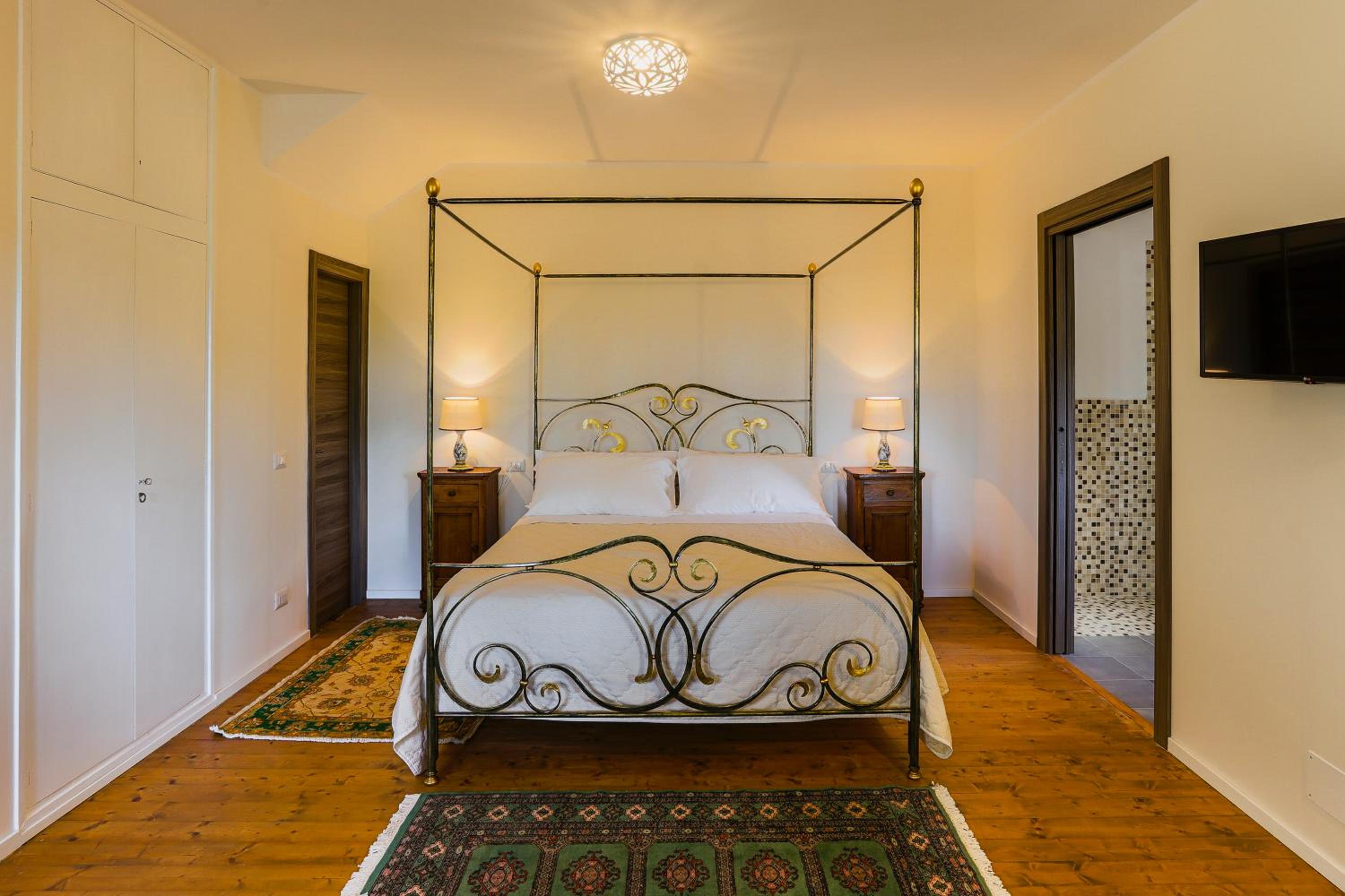Queen Room - Disability Access photo 1