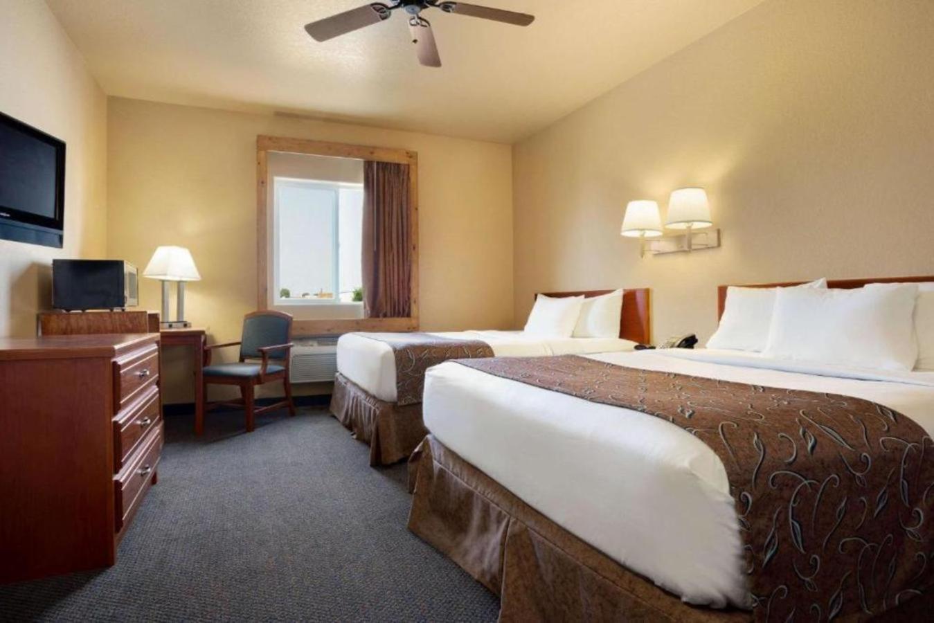 Queen Room with Two Queen Beds - Non-Smoking photo 1