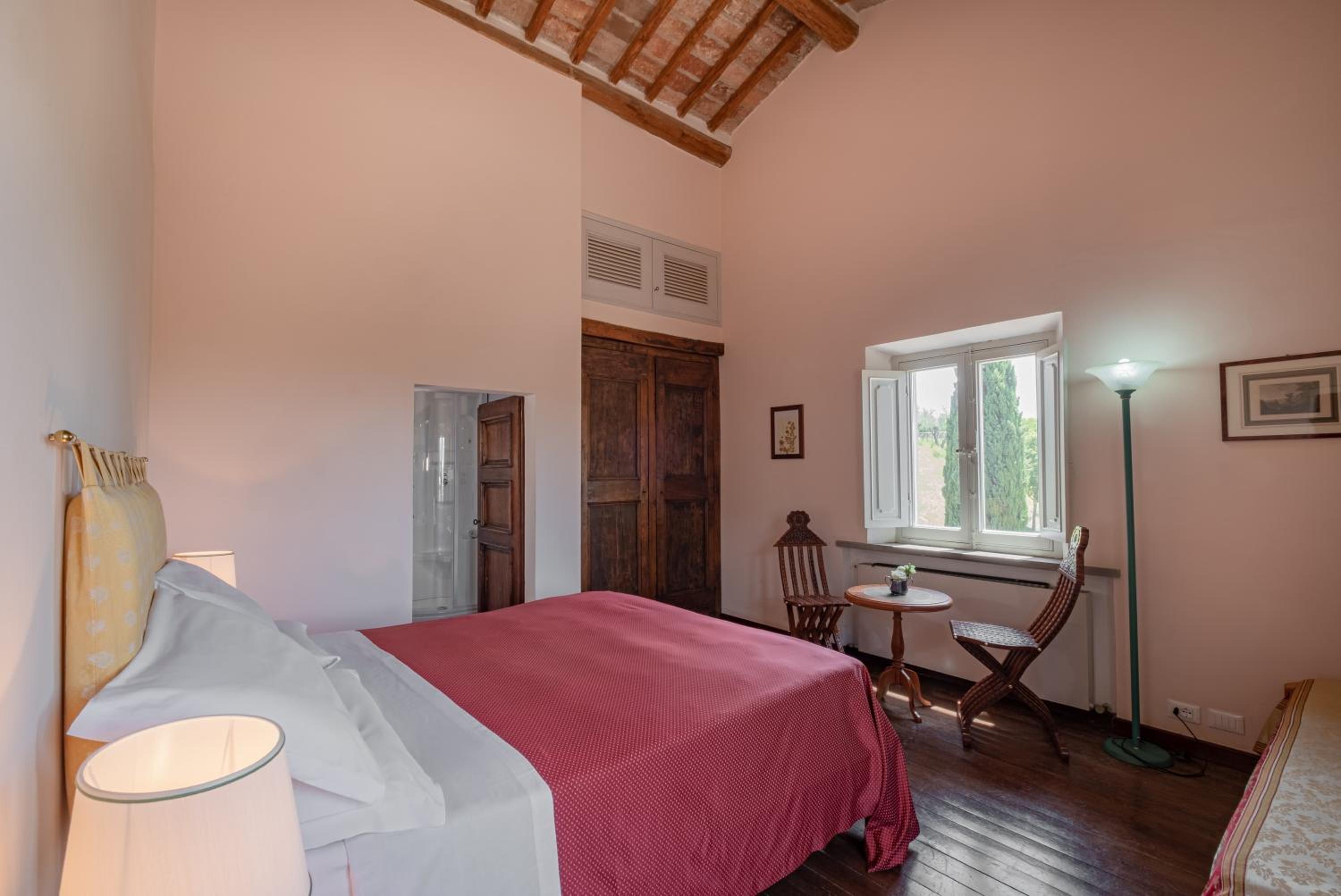 Large Double Room photo 3