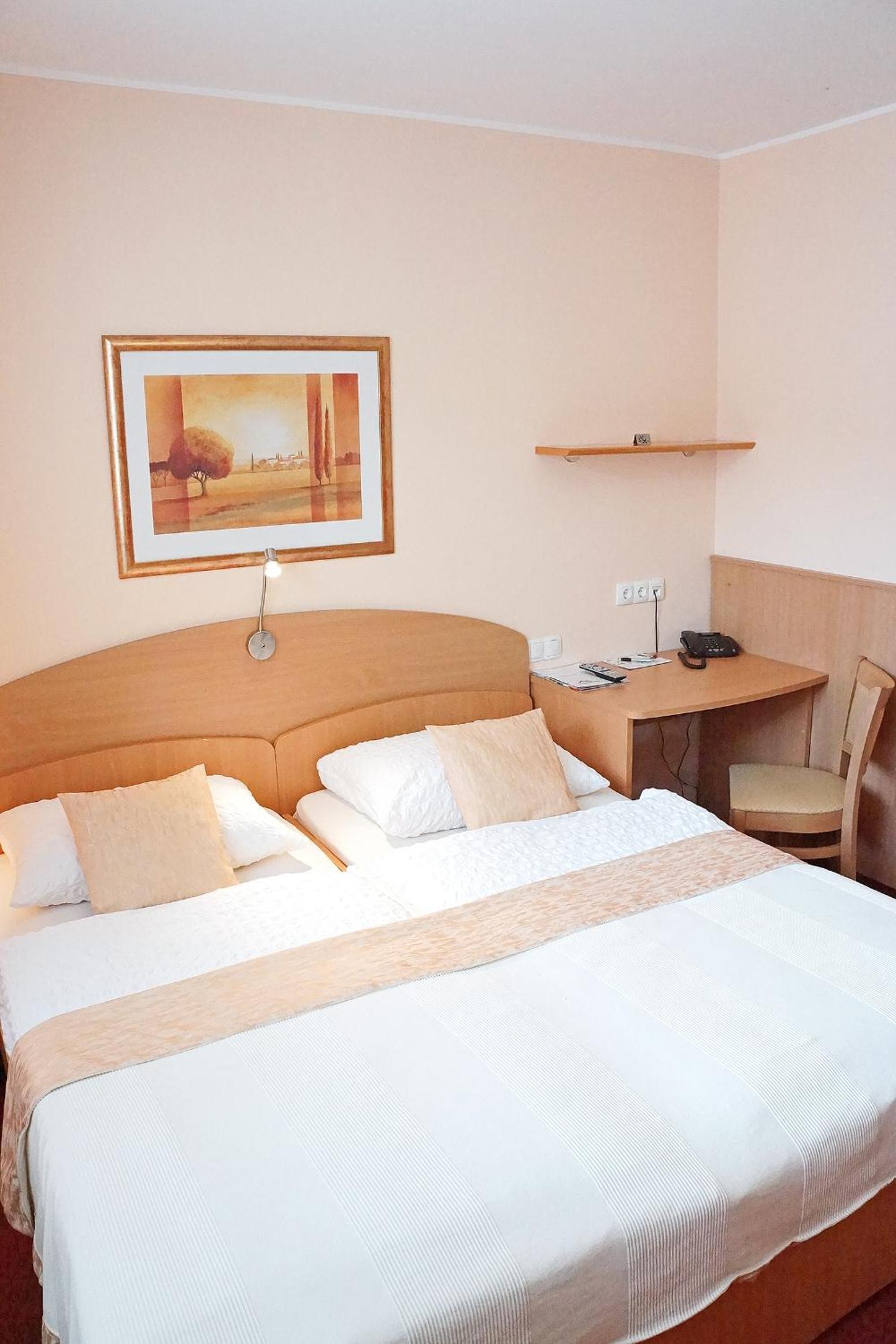 Double Room - Photo 4