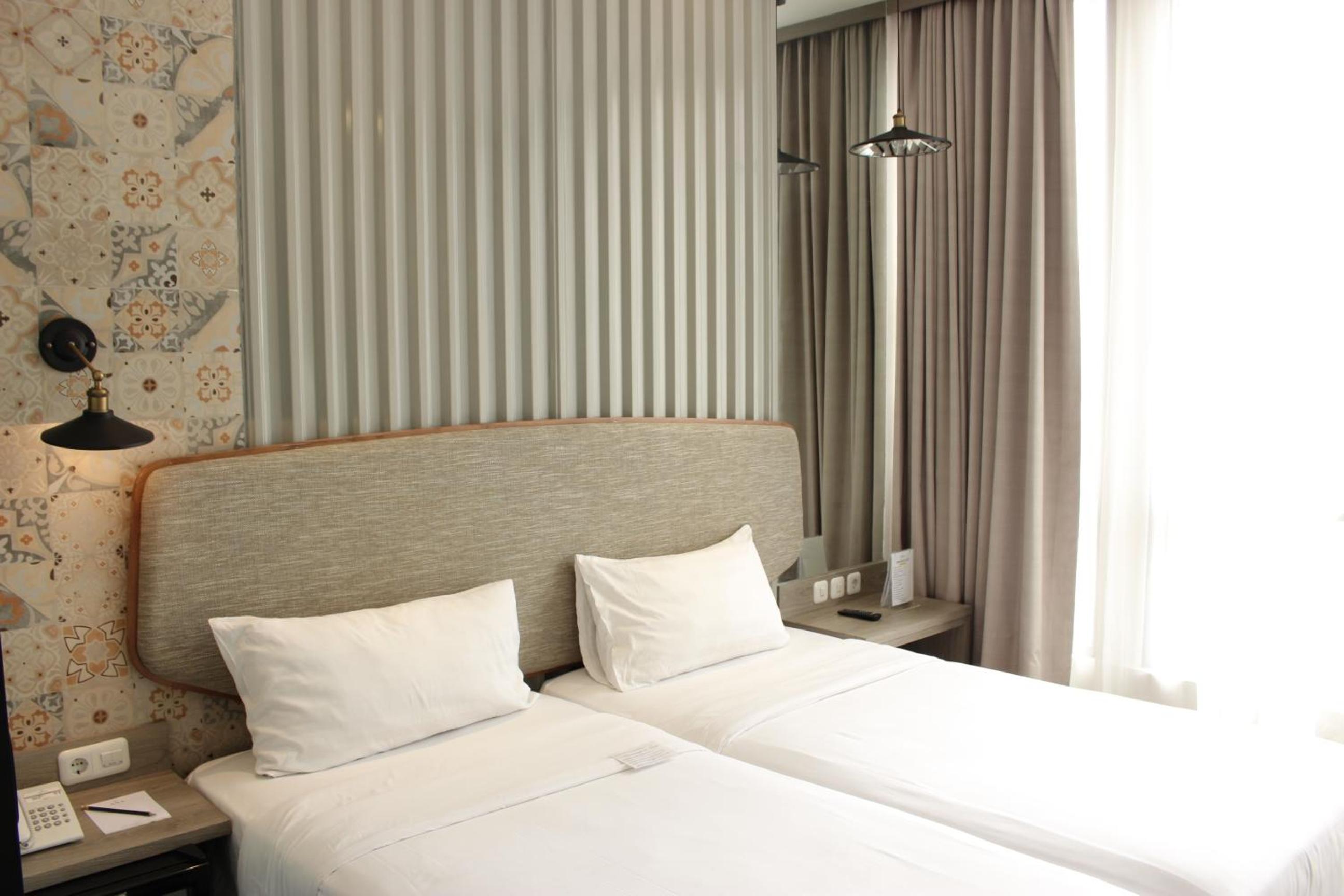 Business Twin Room - Photo 12